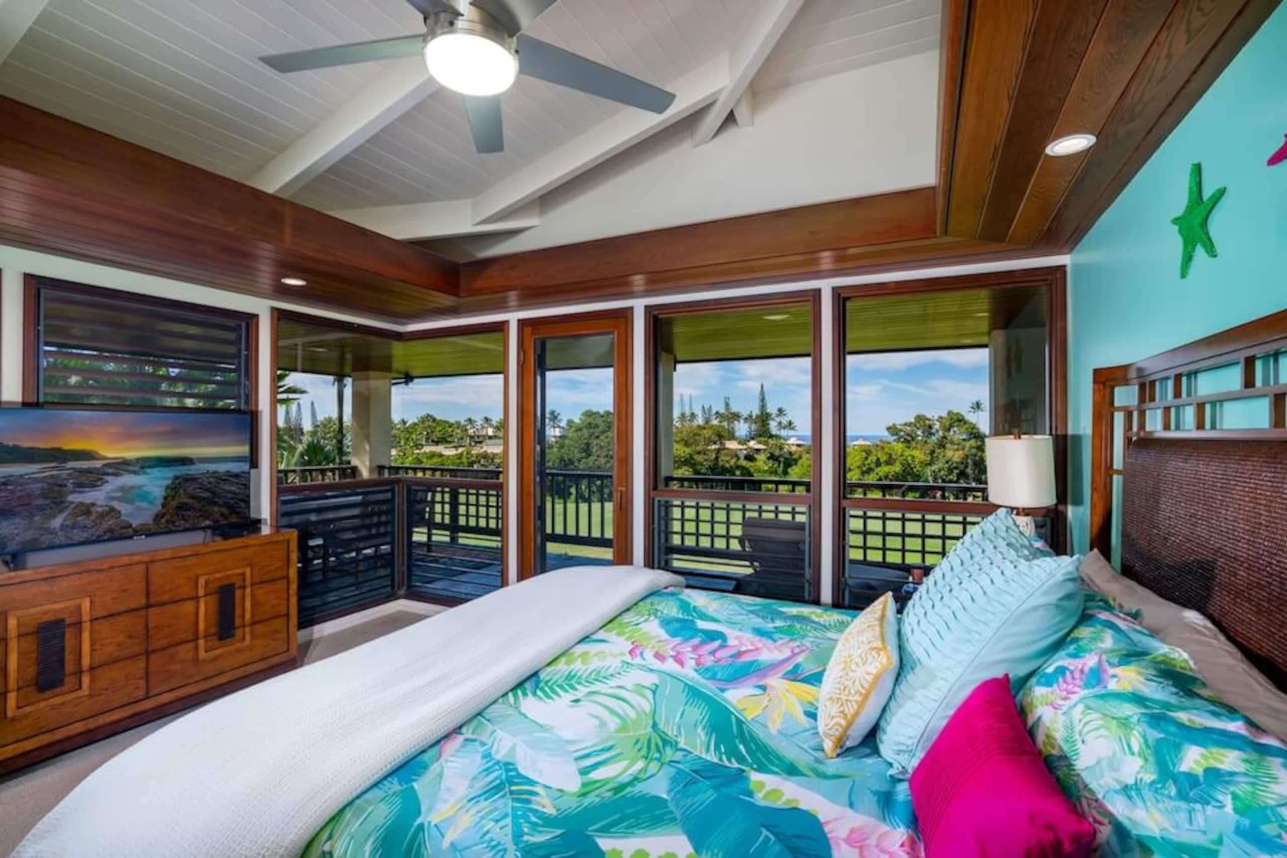 Sunlit Luxe Home Ocean Vista + Sunsets + Full AC - Photo 16