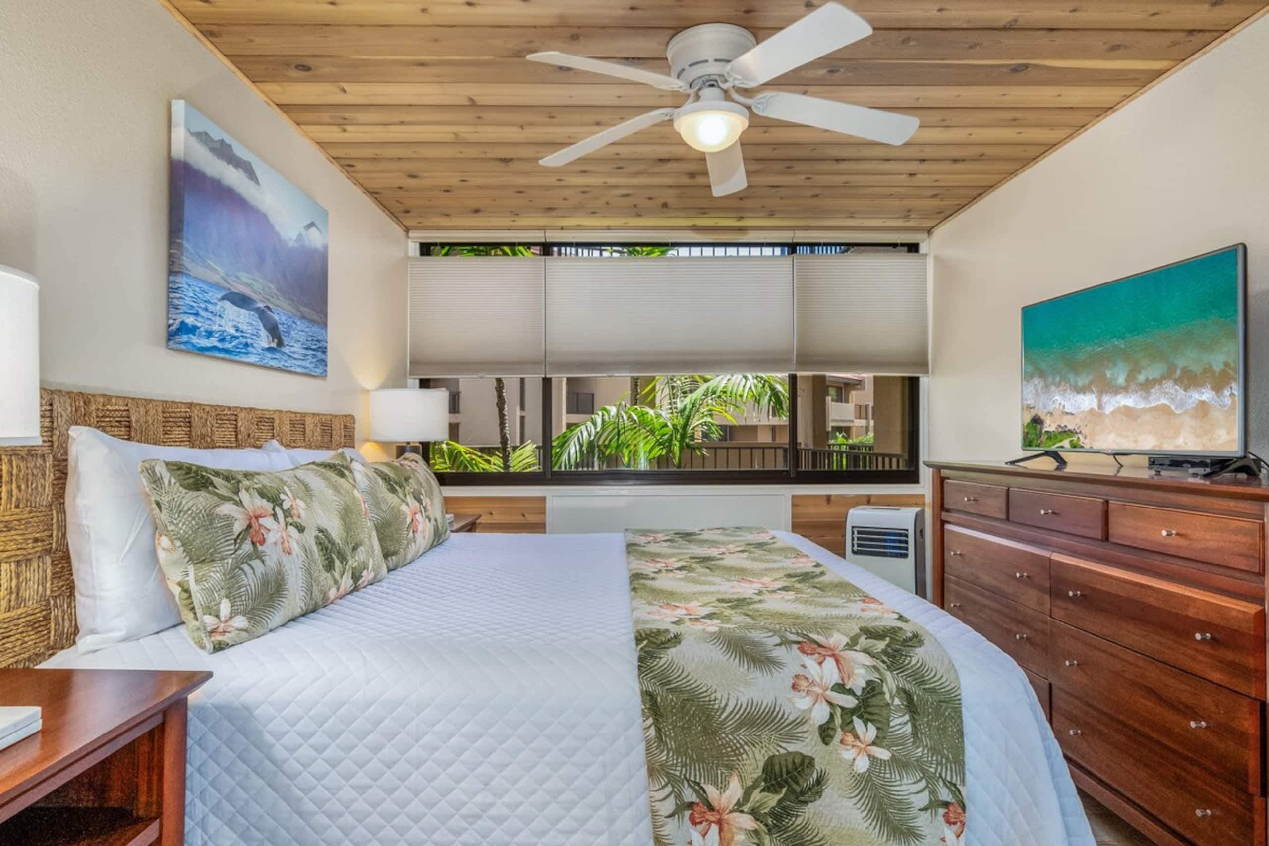 Beachfront condo w/ lanai and ocean views - Photo 34