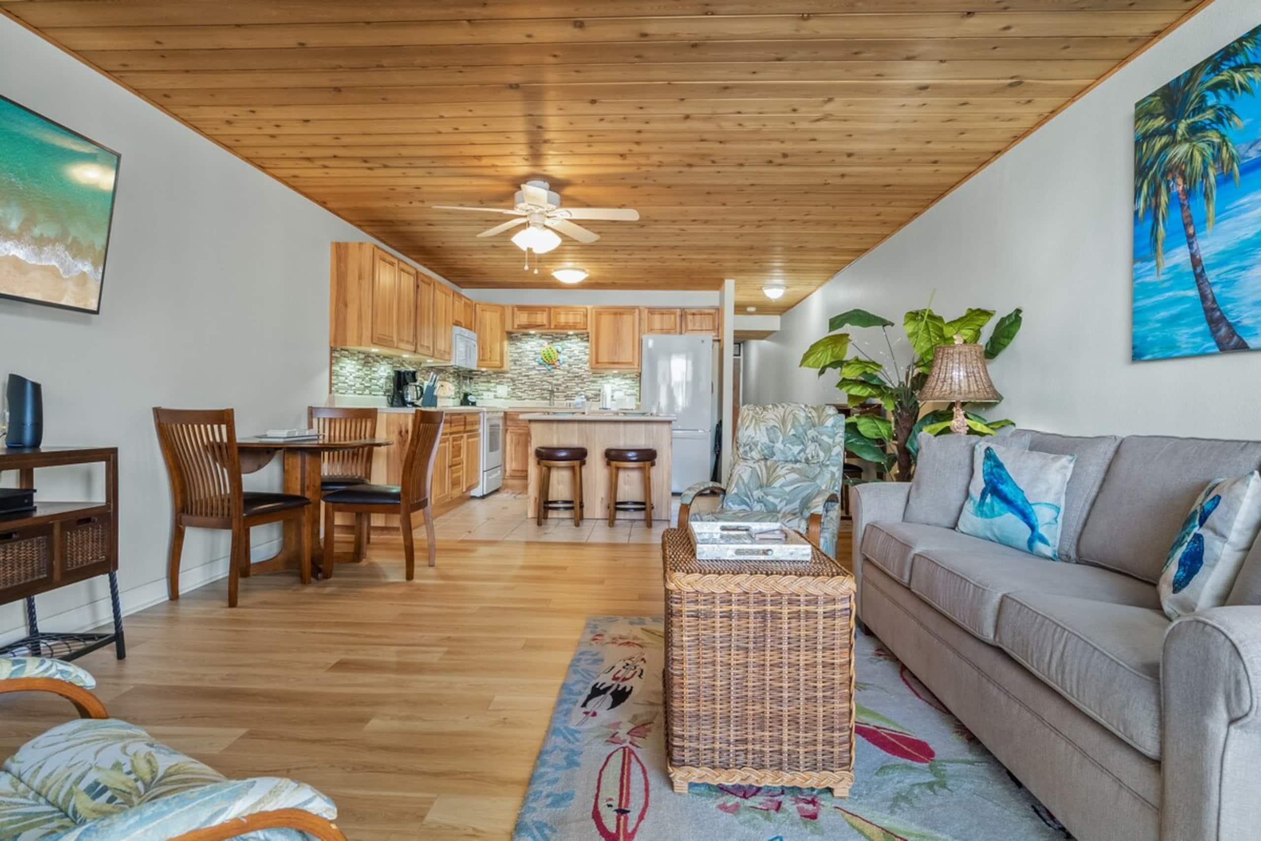 Beachfront condo w/ lanai and ocean views - Photo 6