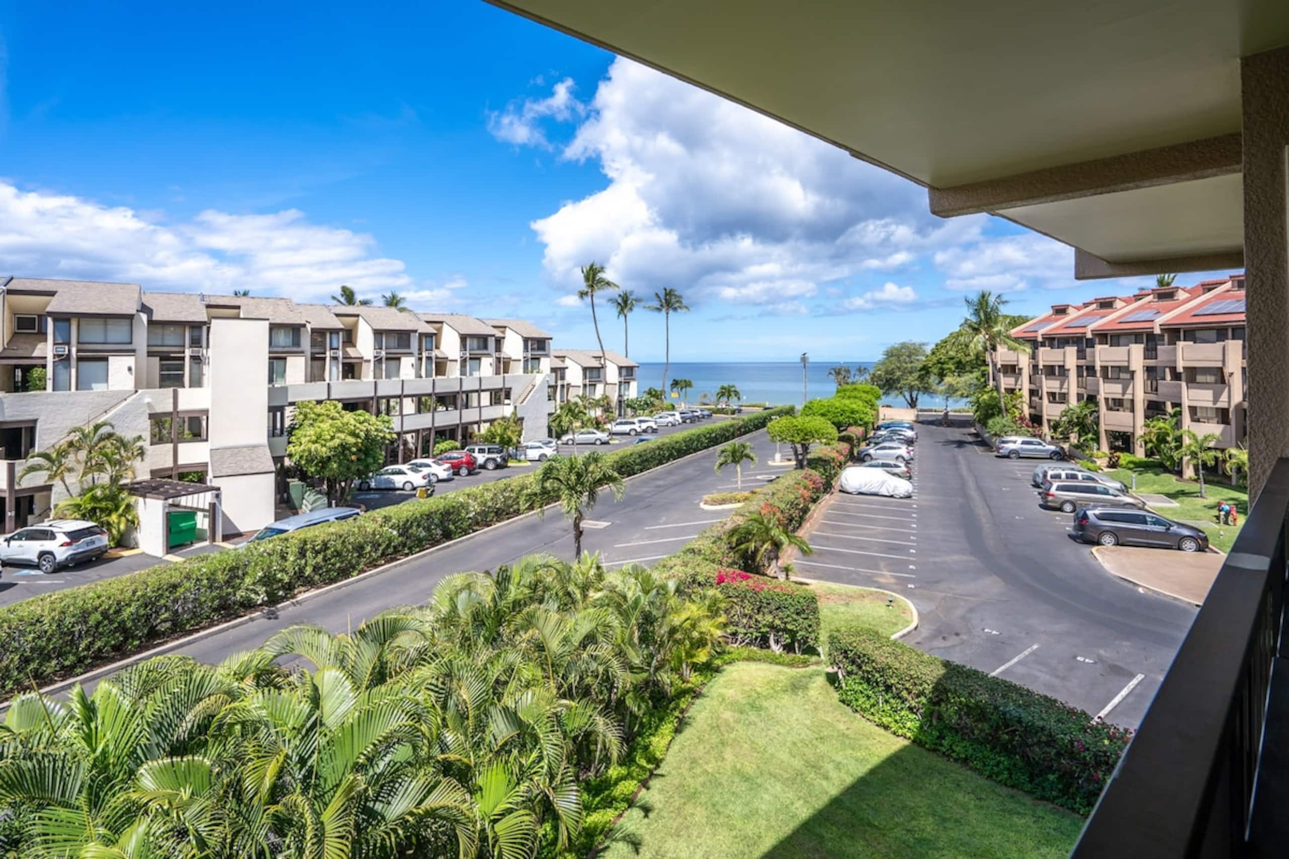Beachfront condo w/ lanai and ocean views - Main photo