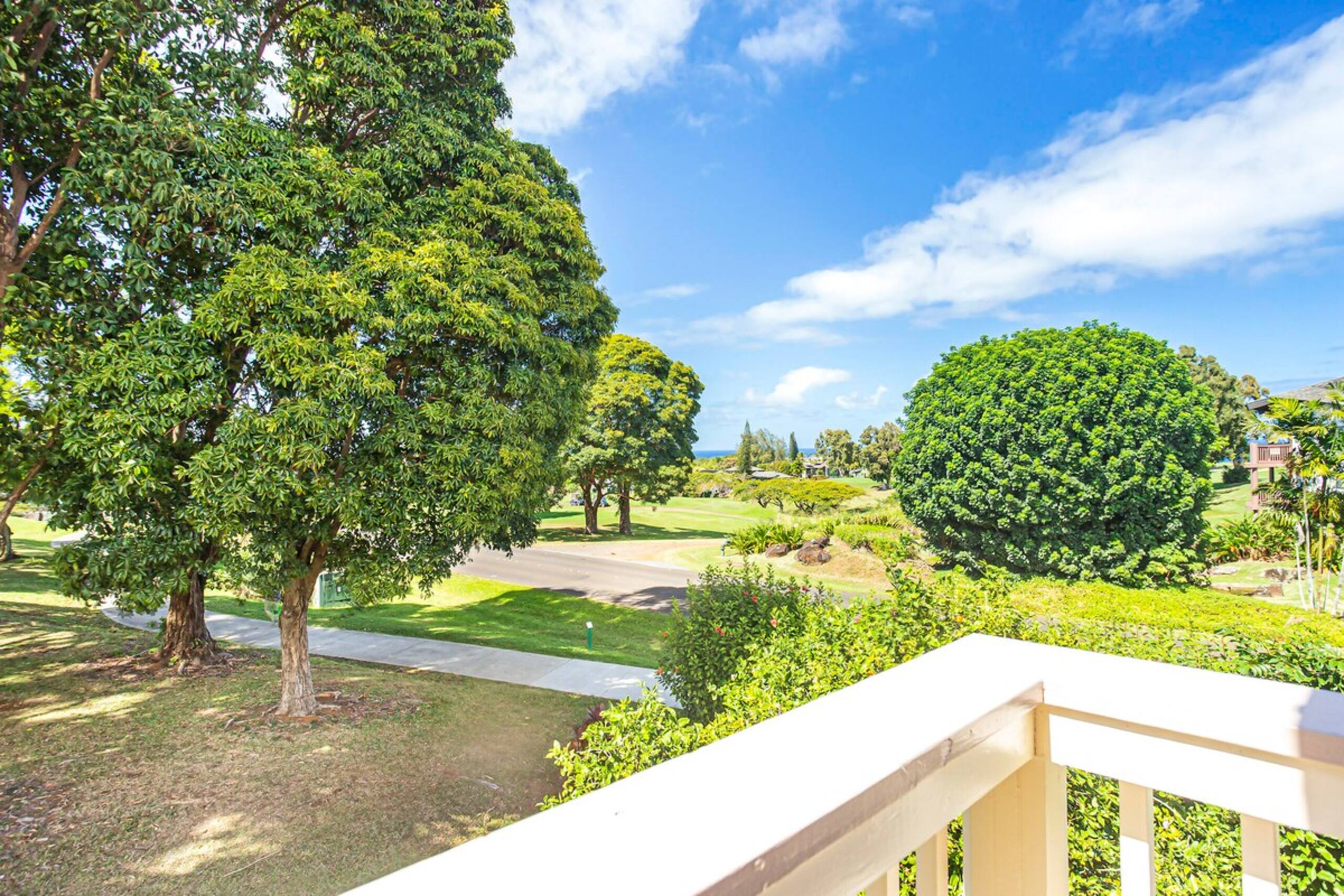 Spacious 2 bdrm - walk to shops & park - A/C bdrms - Photo 38