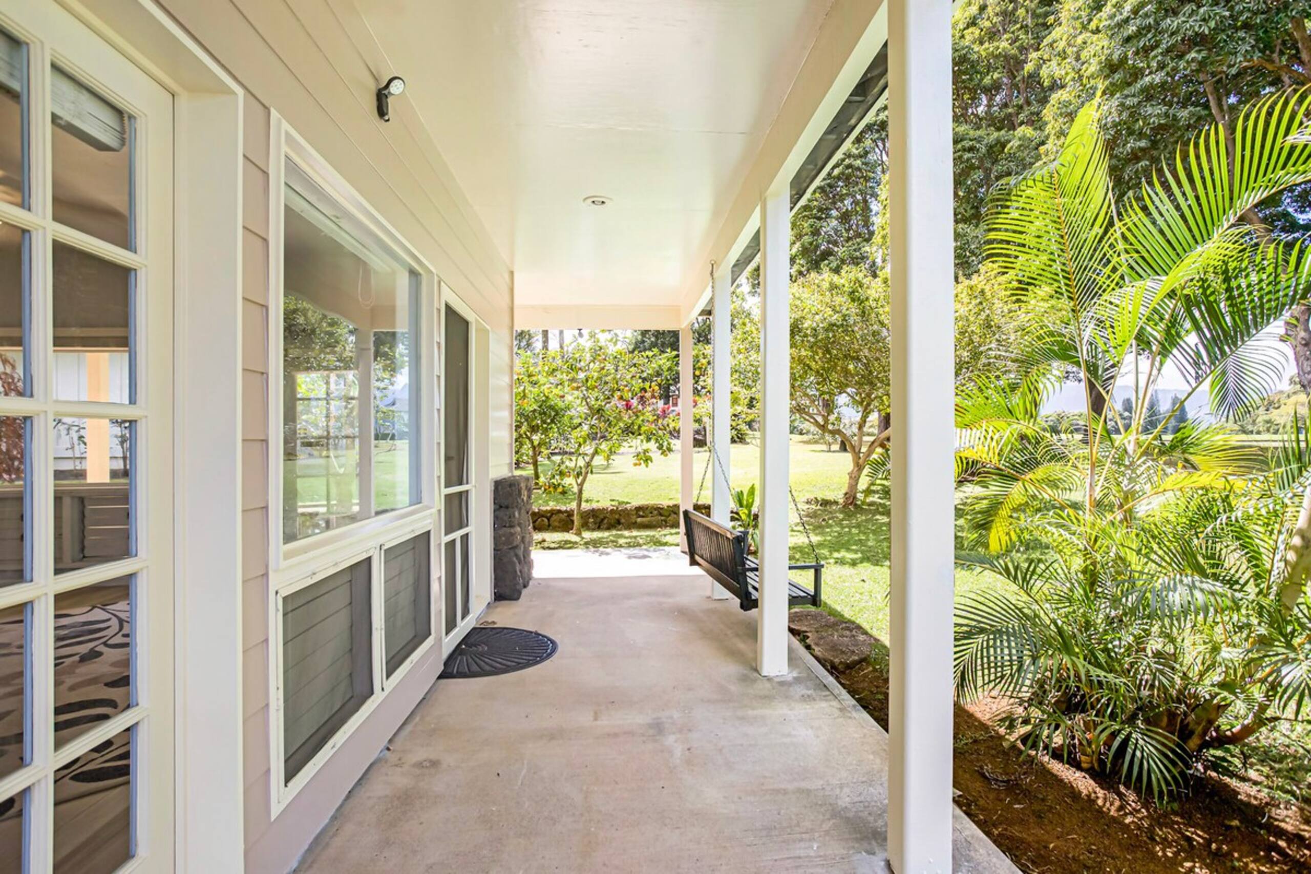 Spacious 2 bdrm - walk to shops & park - A/C bdrms - Photo 34