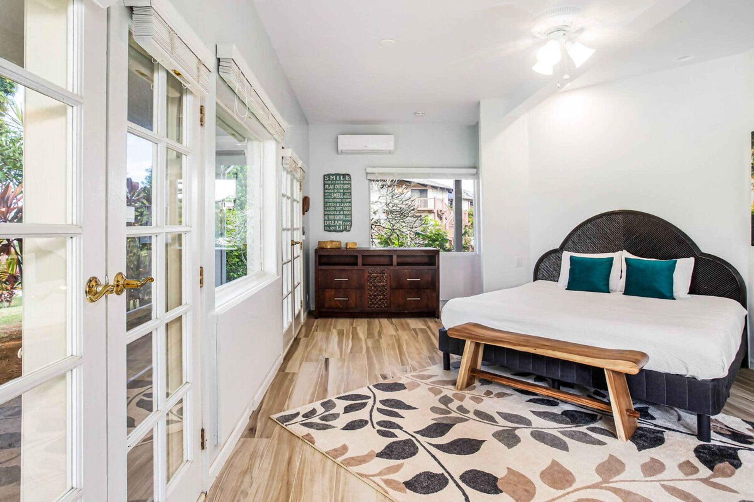 Spacious 2 bdrm - walk to shops & park - A/C bdrms - Photo 25