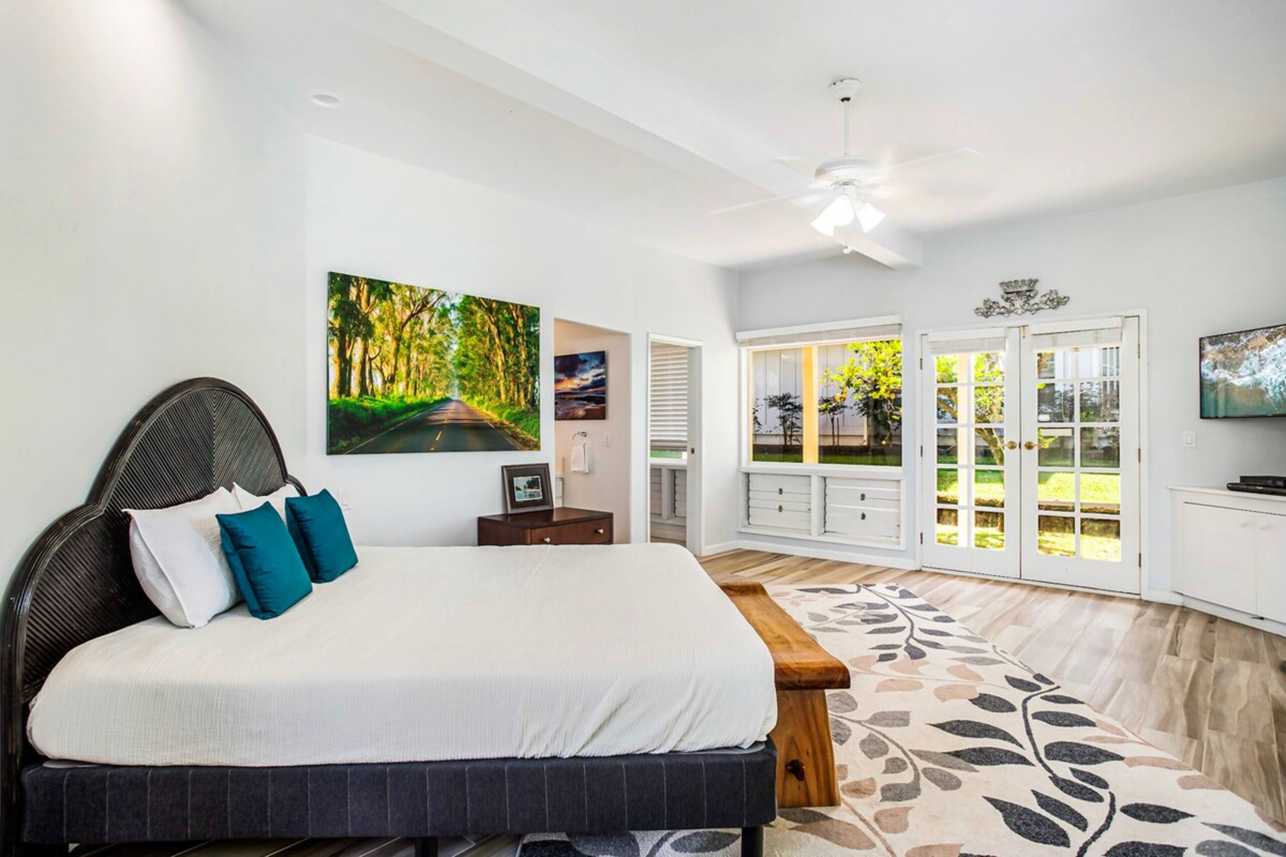 Spacious 2 bdrm - walk to shops & park - A/C bdrms - Photo 23
