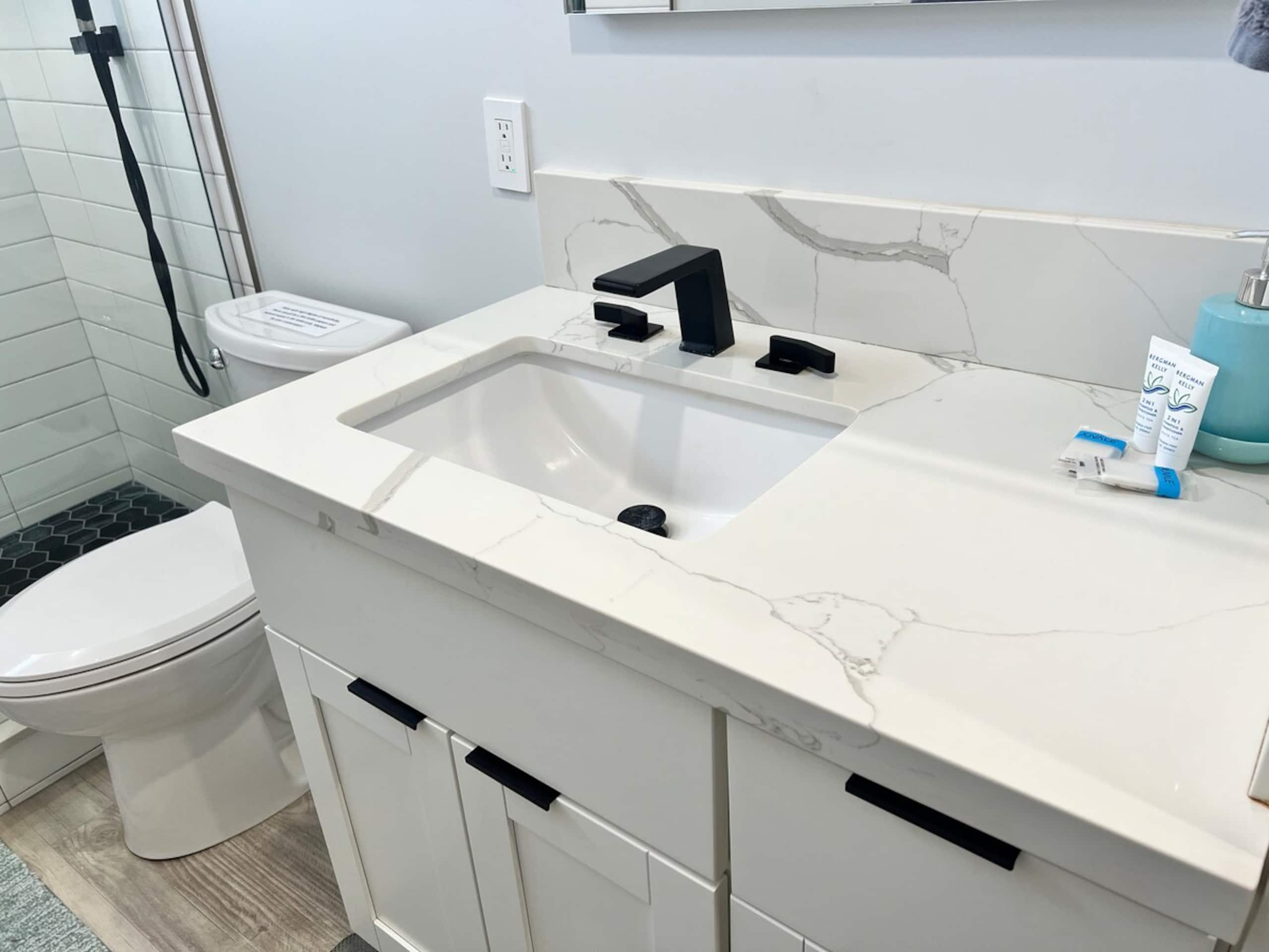 Kalama Terrace Renovated Retreat, AC! - Photo 15