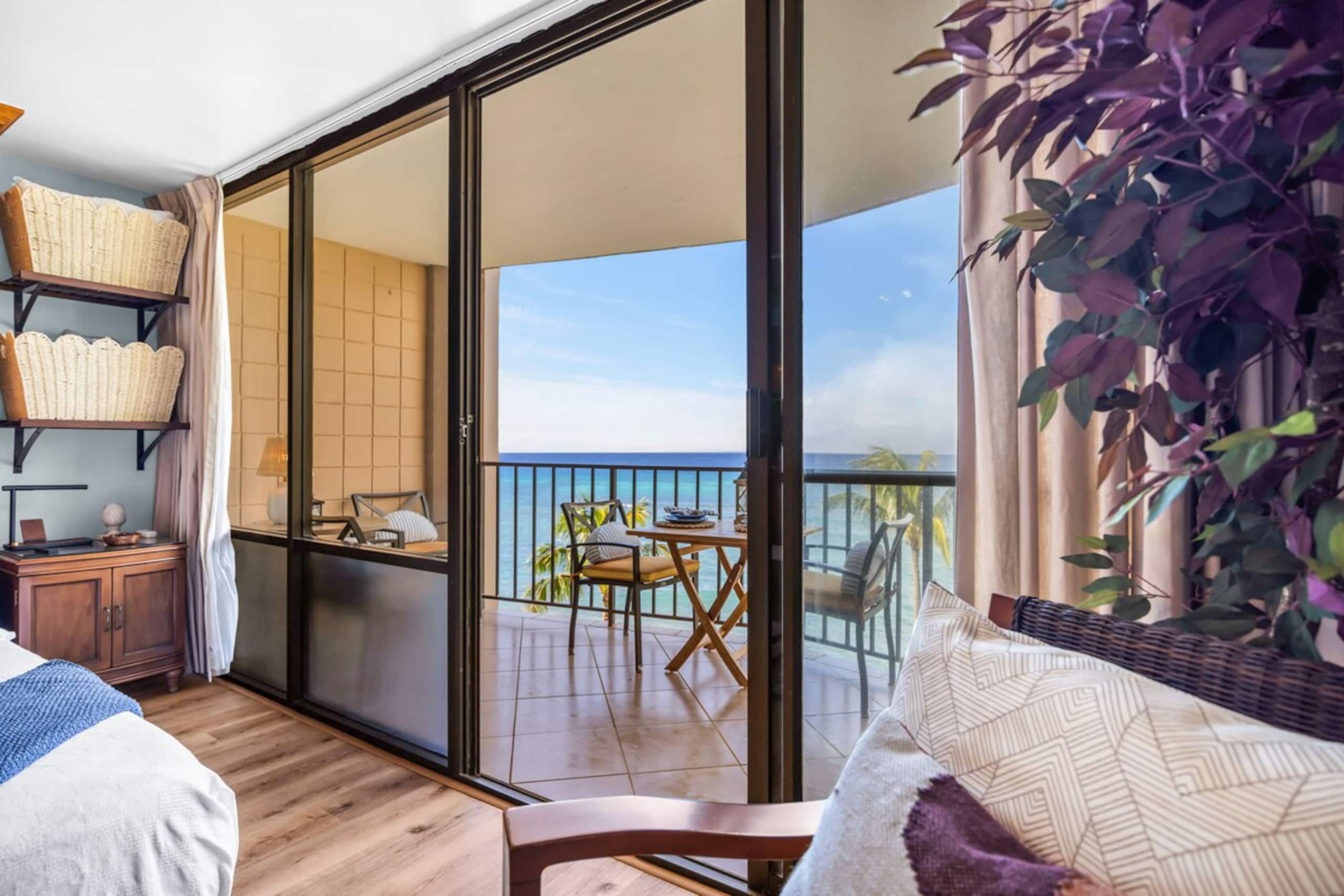 Direct Oceanfront - Spectacular 6th floor Studio - Photo 2