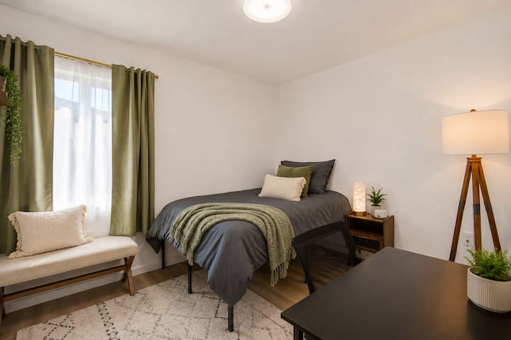 Stylish Room | Newly Remodeled + Prime Location - Gardena, CA