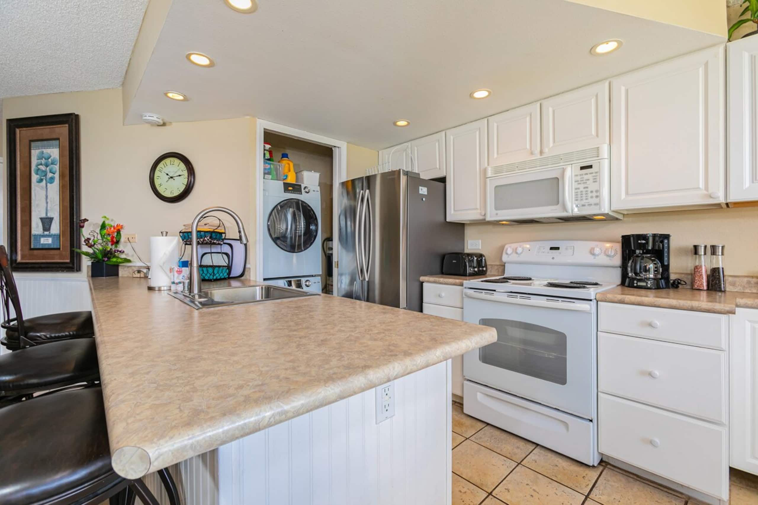 Maui Sunset Beachfront Condo with Ocean View - Photo 7