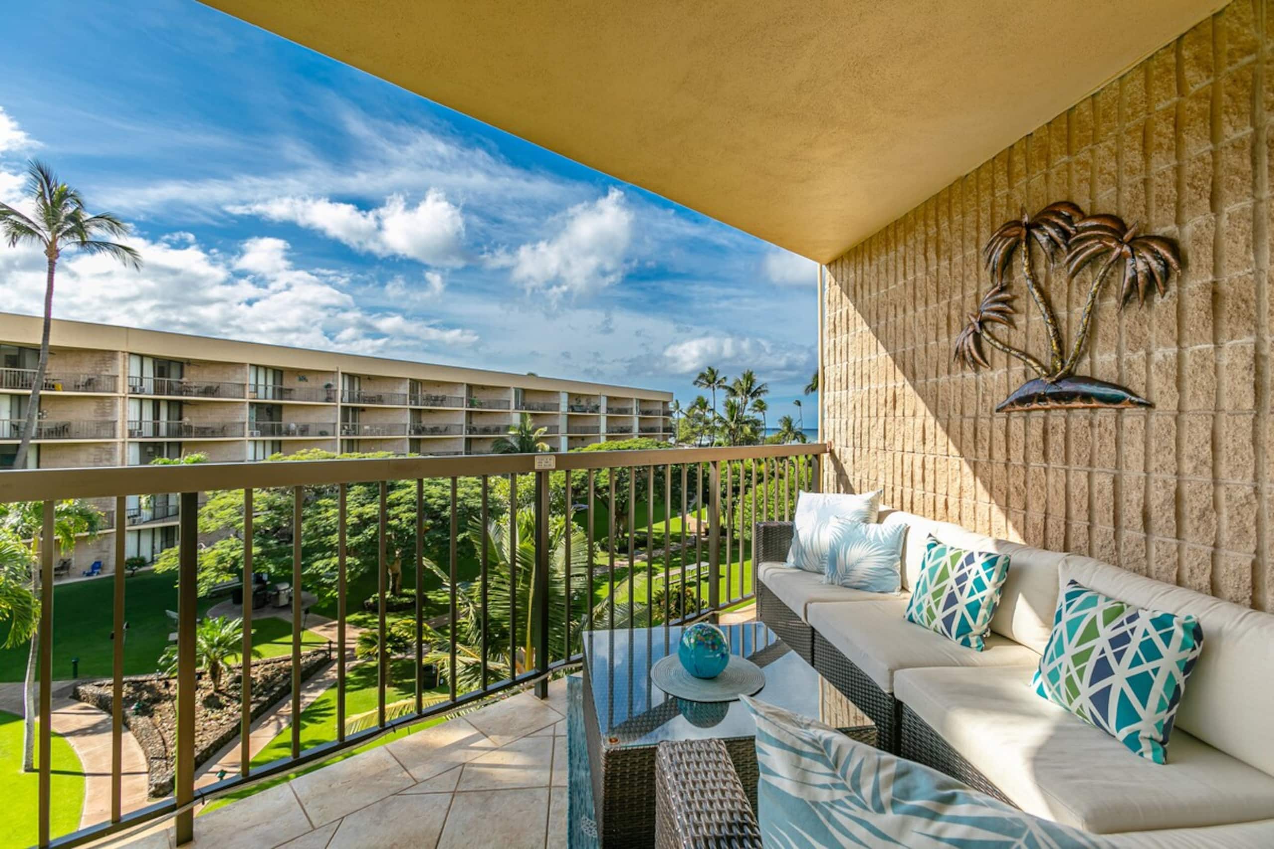 Maui Sunset Beachfront Condo with Ocean View - Photo 12