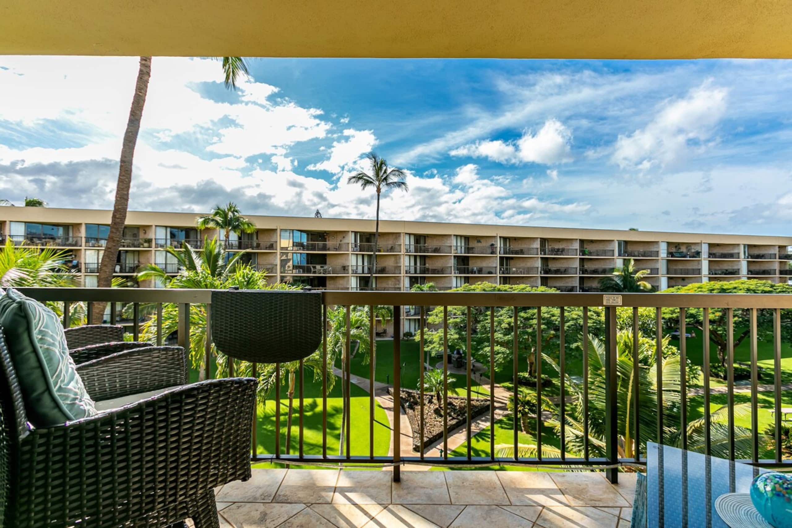 Maui Sunset Beachfront Condo with Ocean View - Photo 18