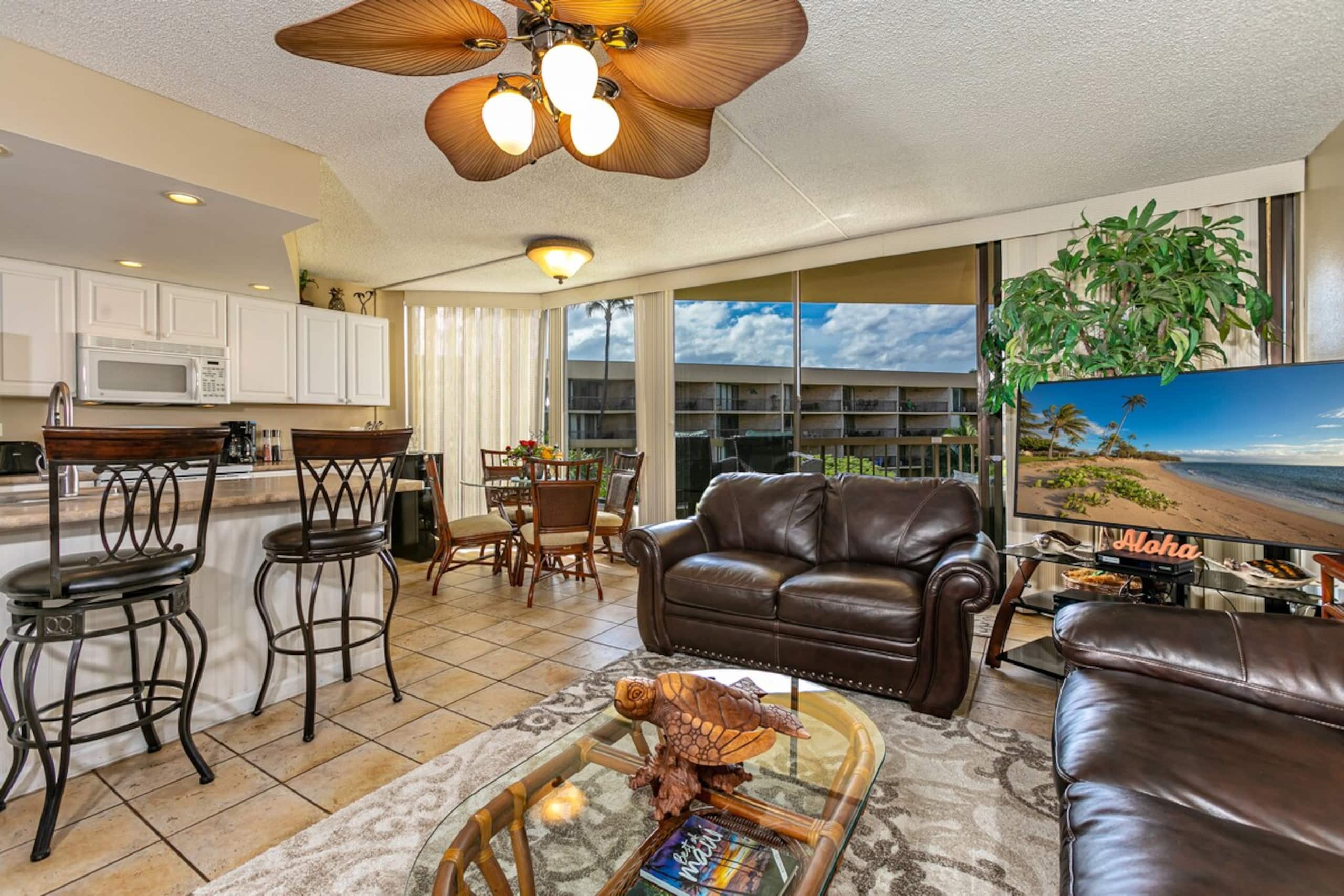 Maui Sunset Beachfront Condo with Ocean View - Photo 3