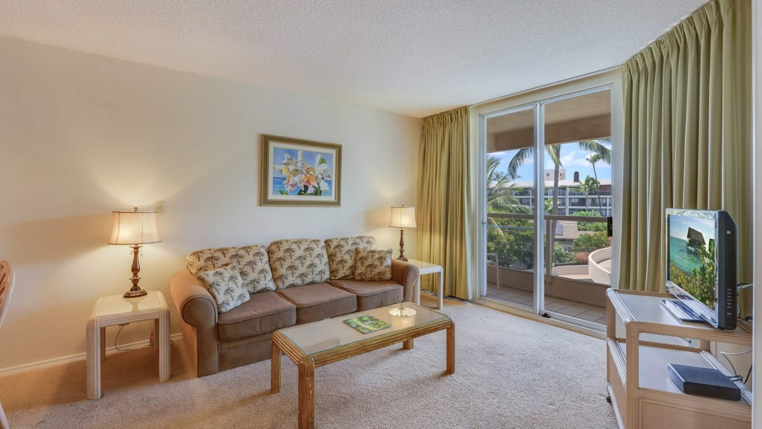 Breezy condo w/ pool, BBQ & lanai - Main photo