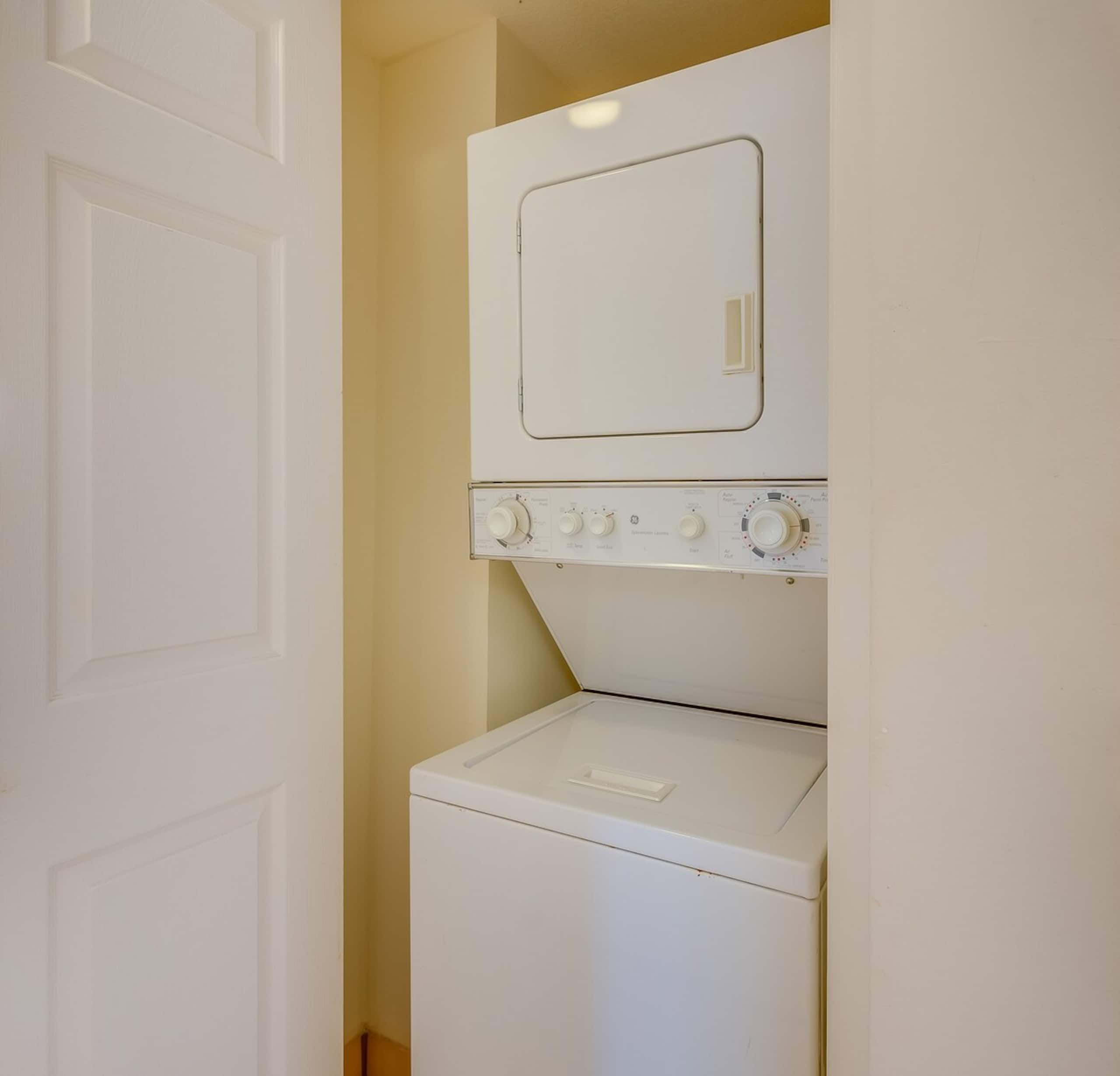 Breezy condo w/ pool, BBQ & lanai - Photo 16