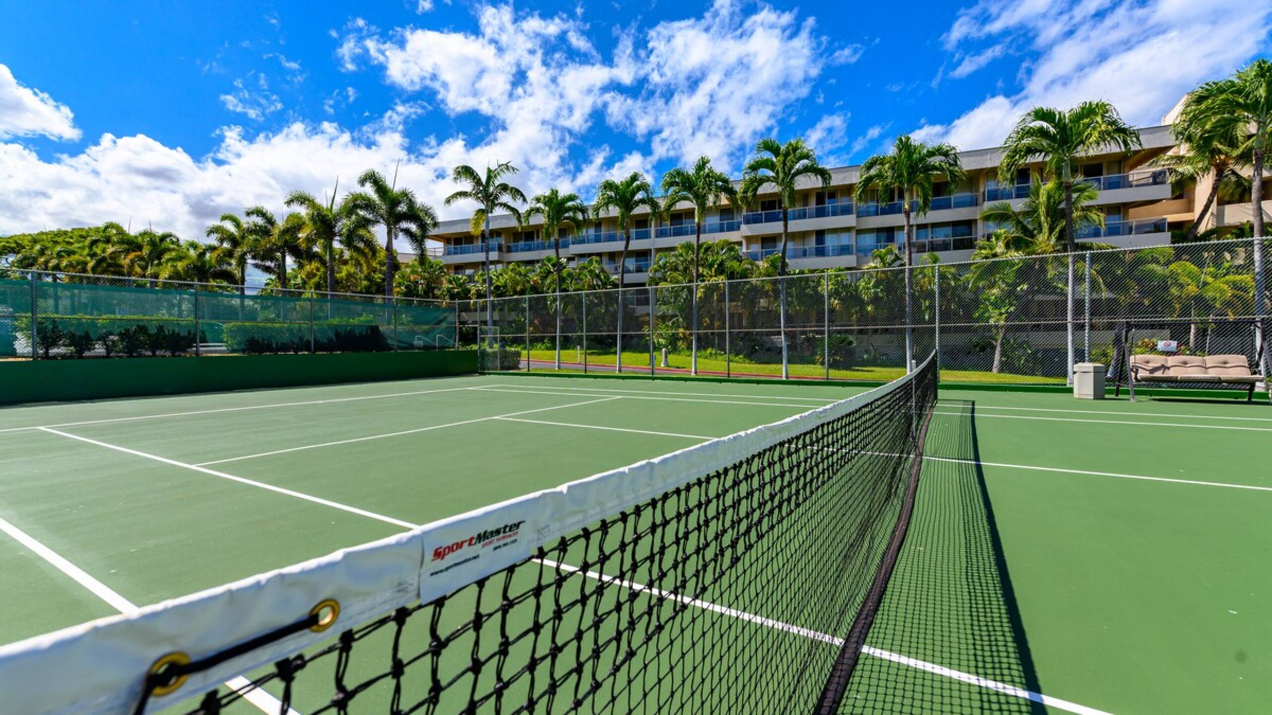 Breezy condo w/ pool, BBQ & lanai - Photo 14