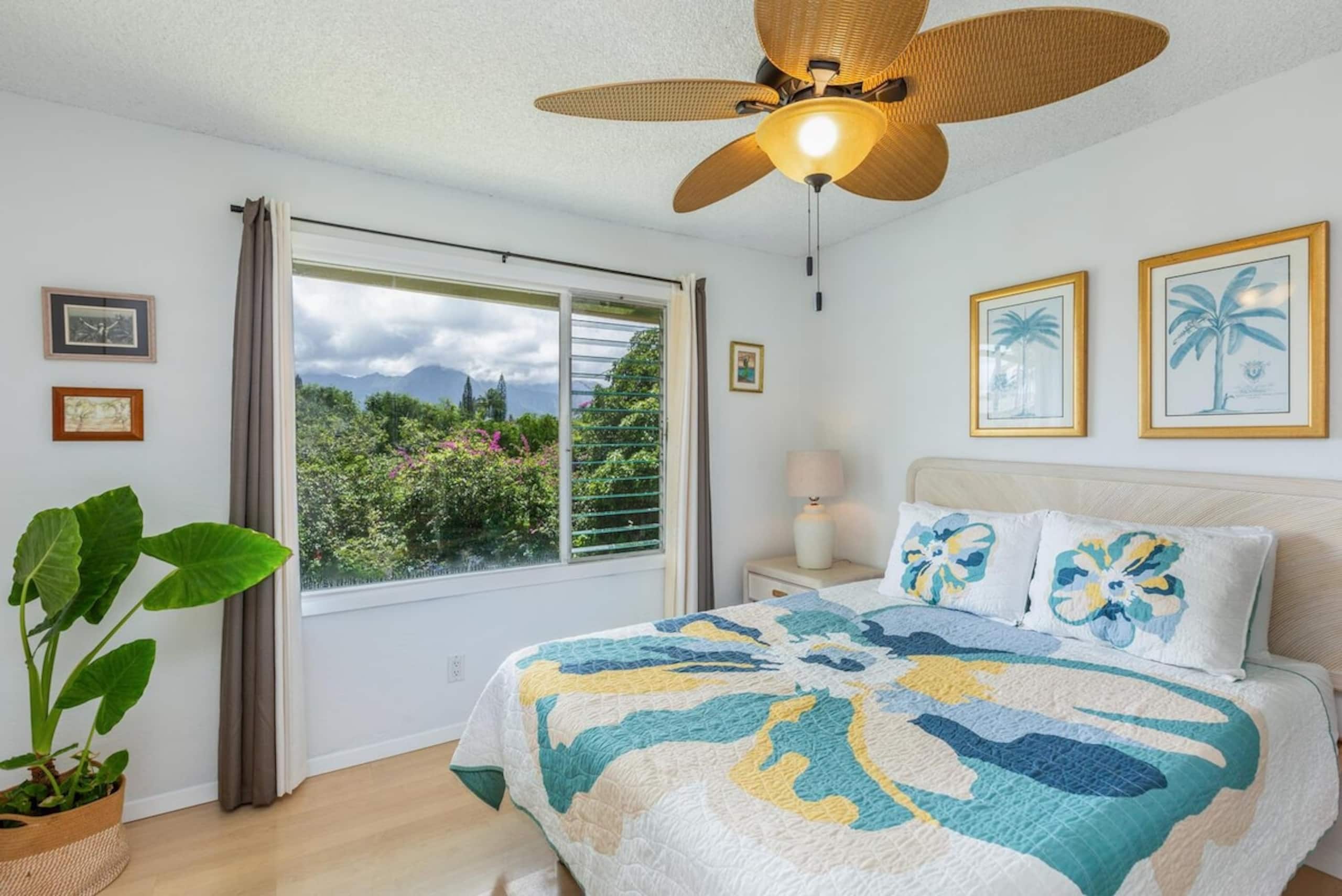 Upstairs corner with ocean and mountain views - Main photo