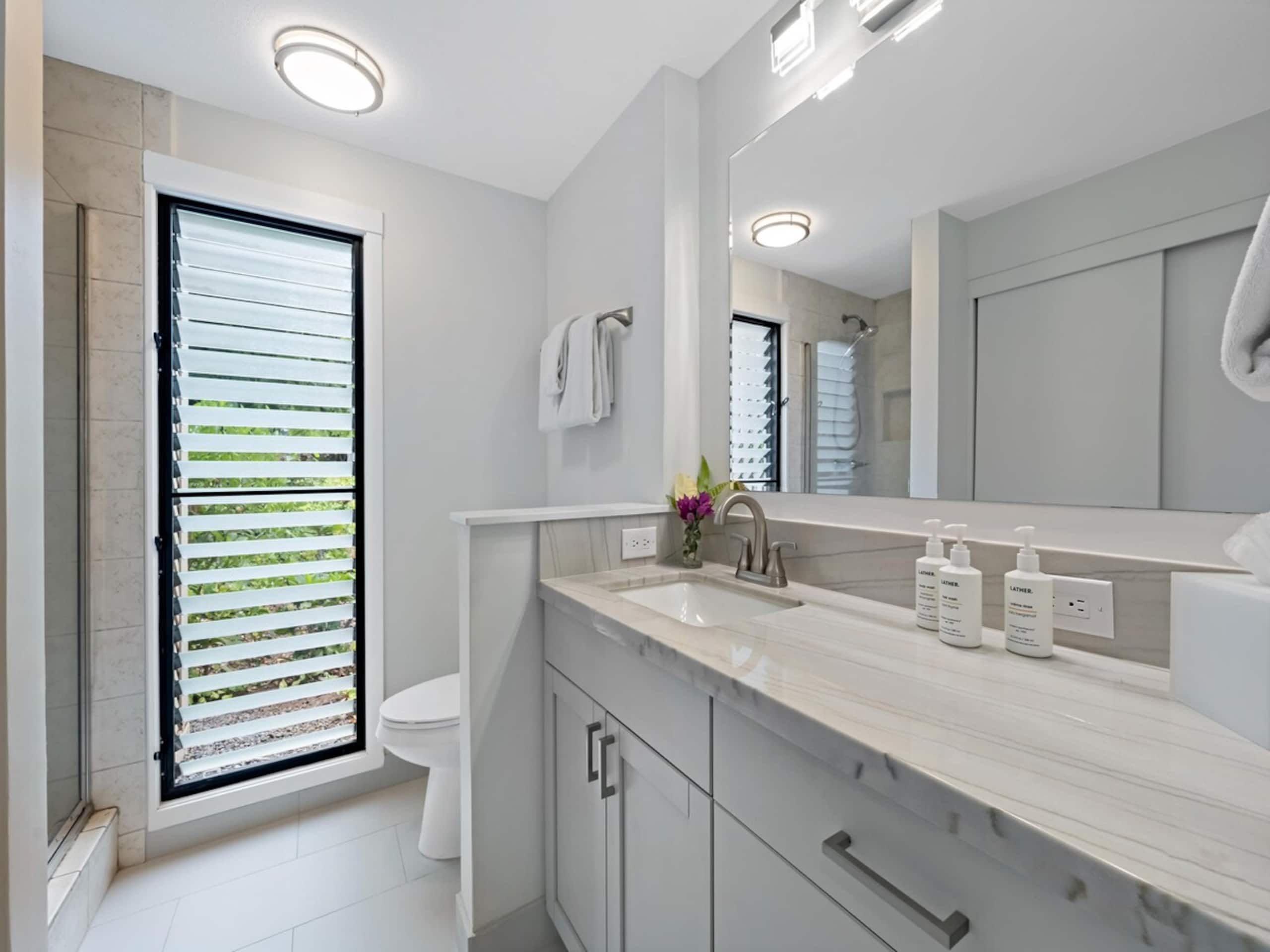 Ocean Views, Tropical Decor, Professionally - Photo 16