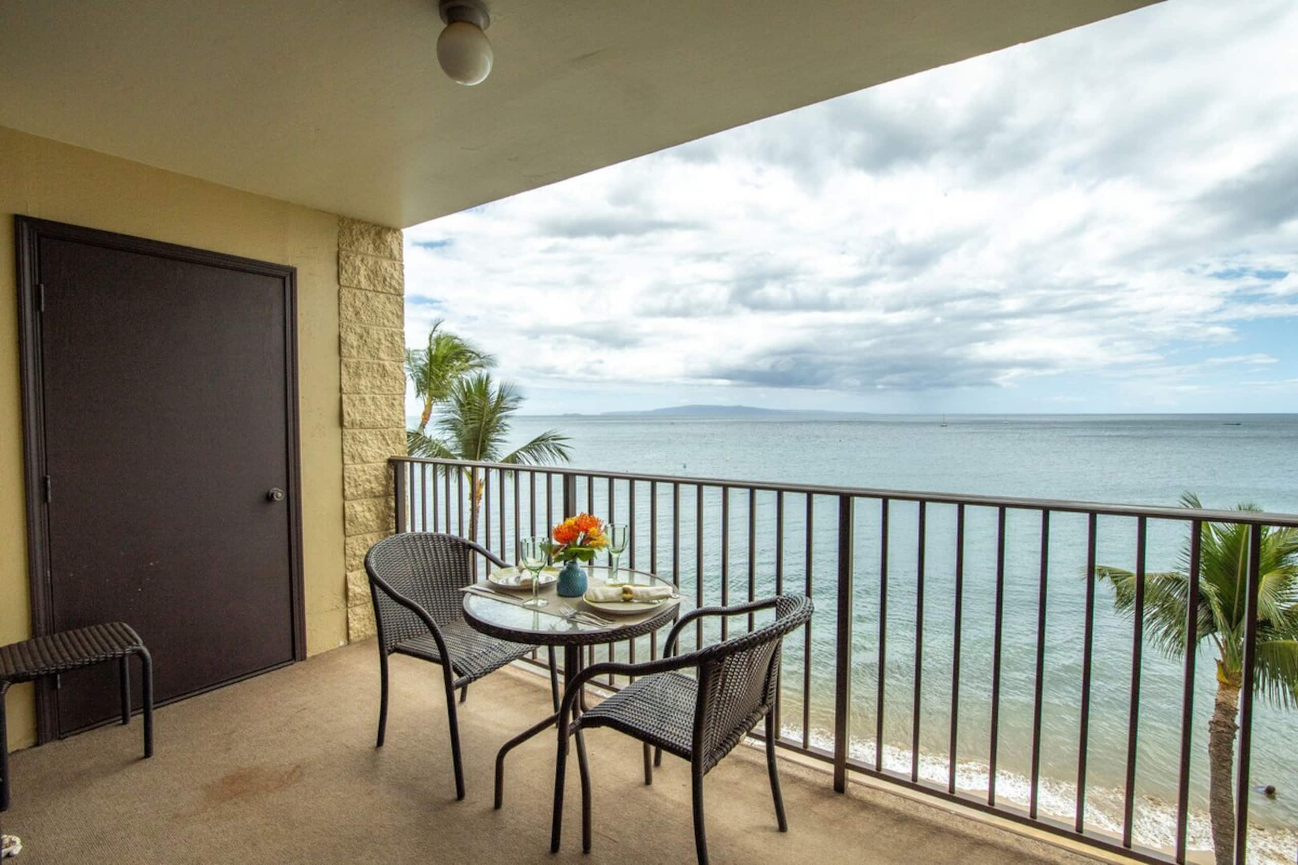 Wake up to waves and miles of sandy beach - Photo 16