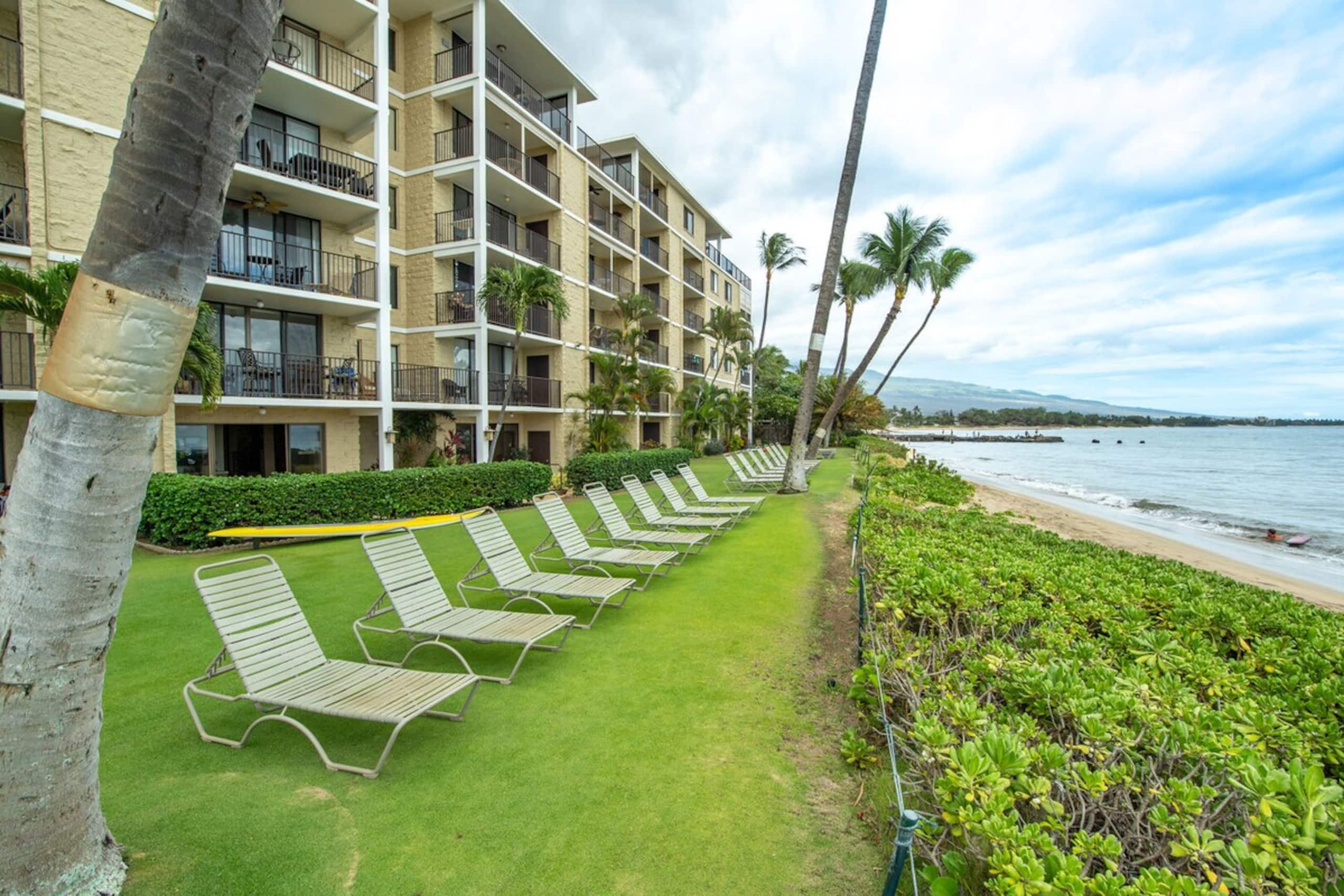 Wake up to waves and miles of sandy beach - Photo 21