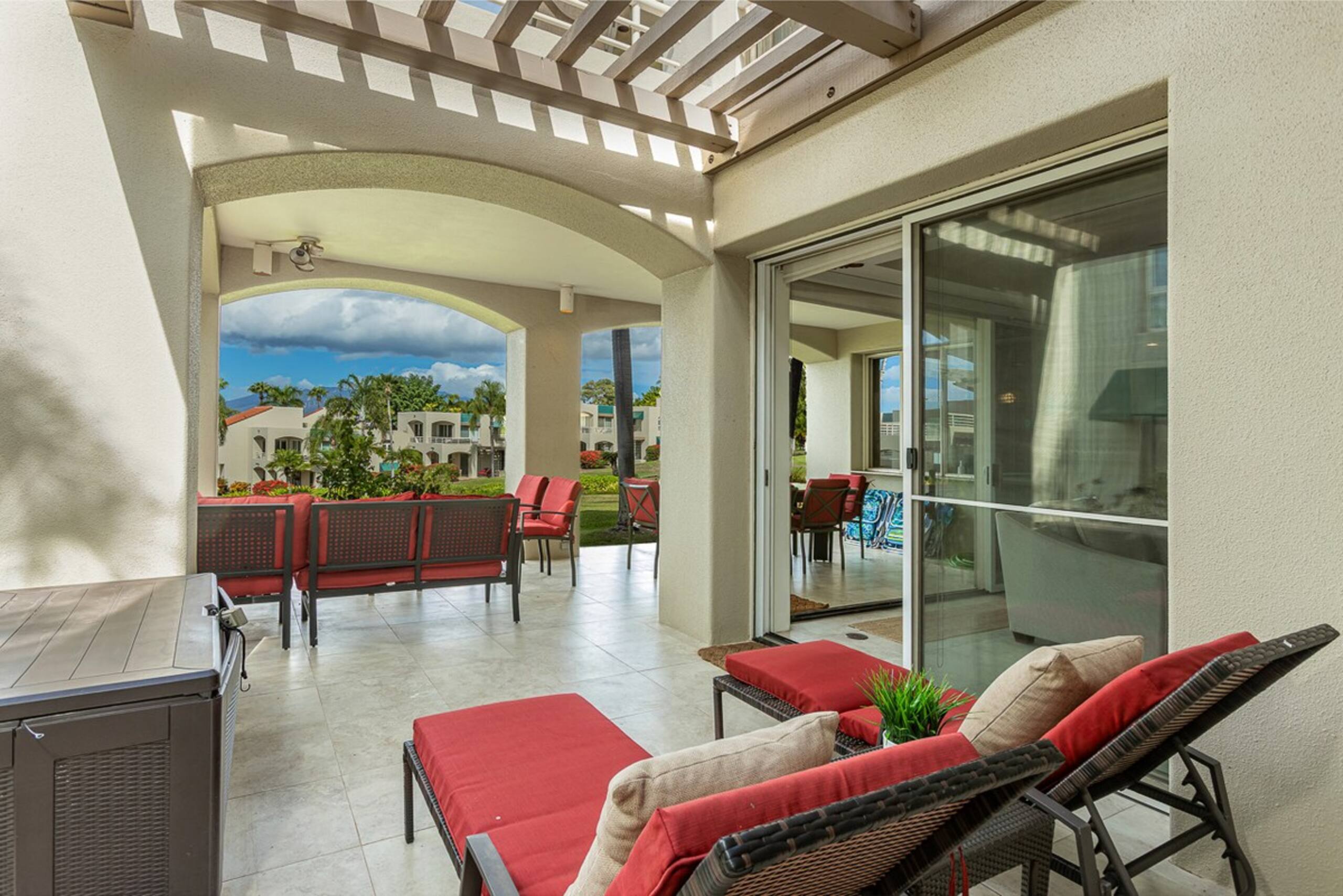Ocean view 2BR condo w/ pool and Jacuzzi - Photo 5