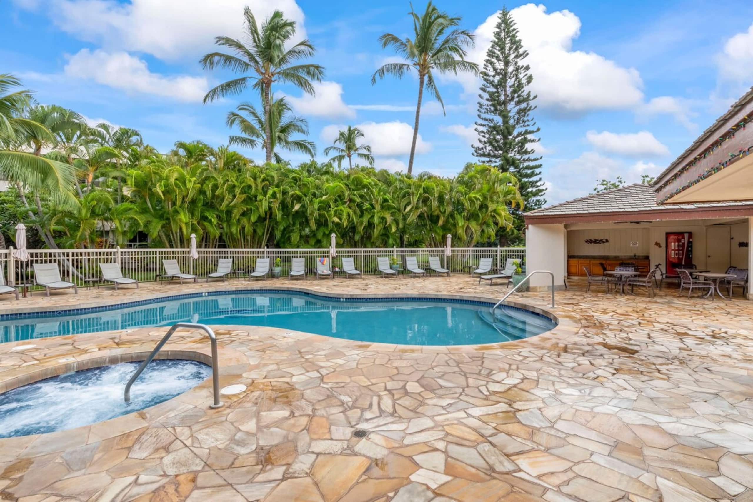 Beachfront Maui Banyan Condo - Steps to Beach - Photo 29
