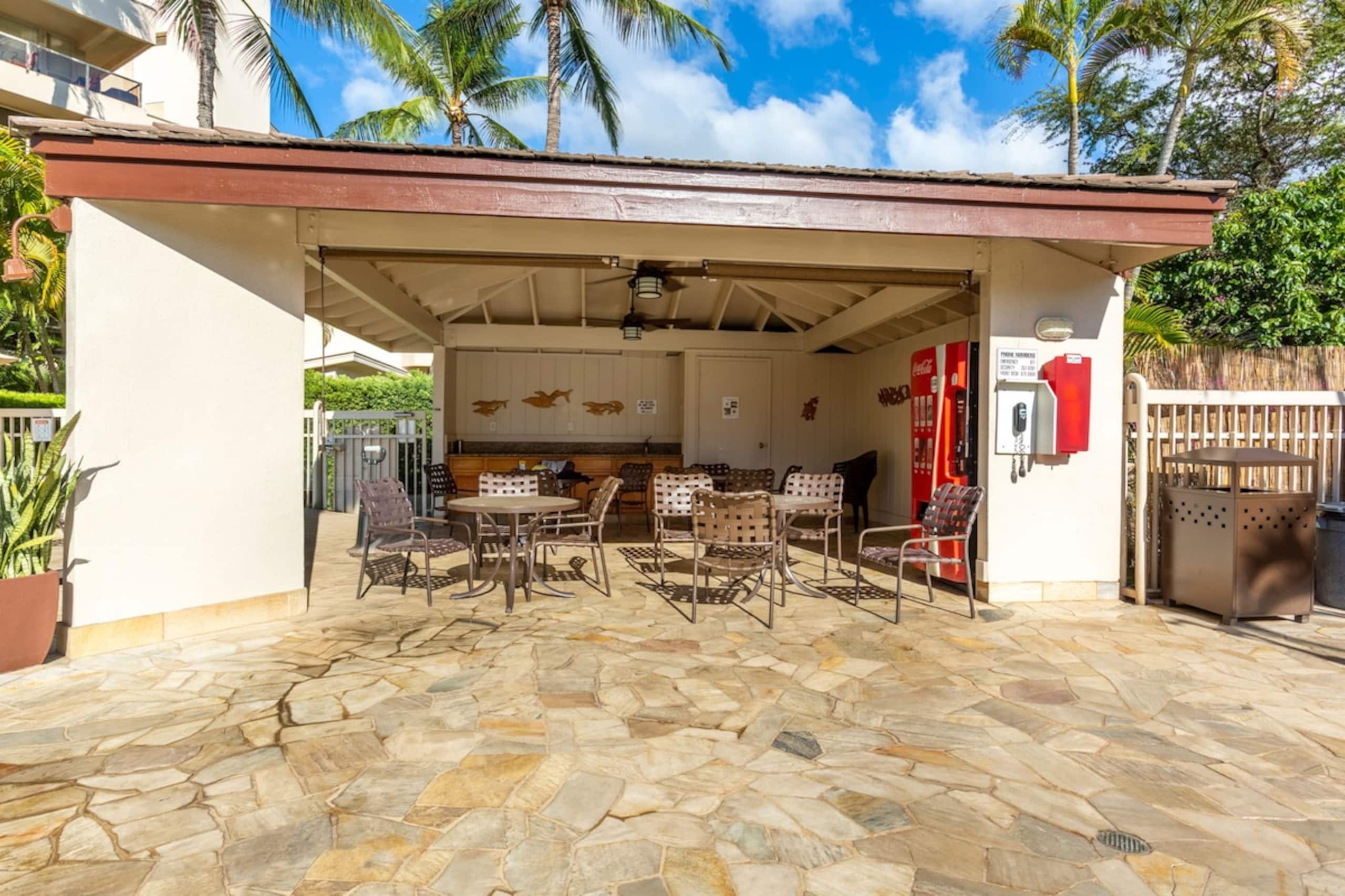 Beachfront Maui Banyan Condo - Steps to Beach - Photo 48