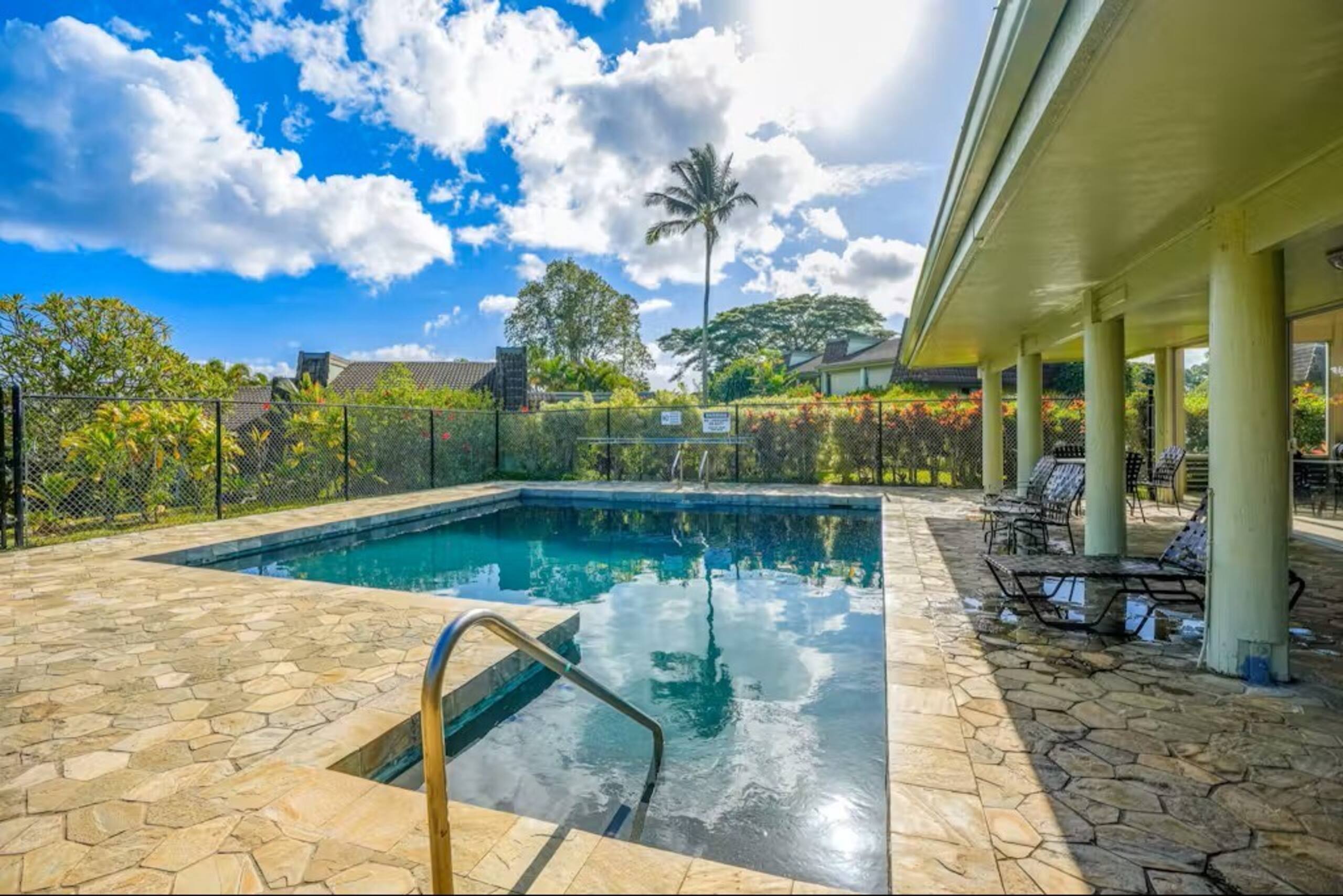 Relaxing Princeville Stay w Pool, AC & Comfort - Photo 3