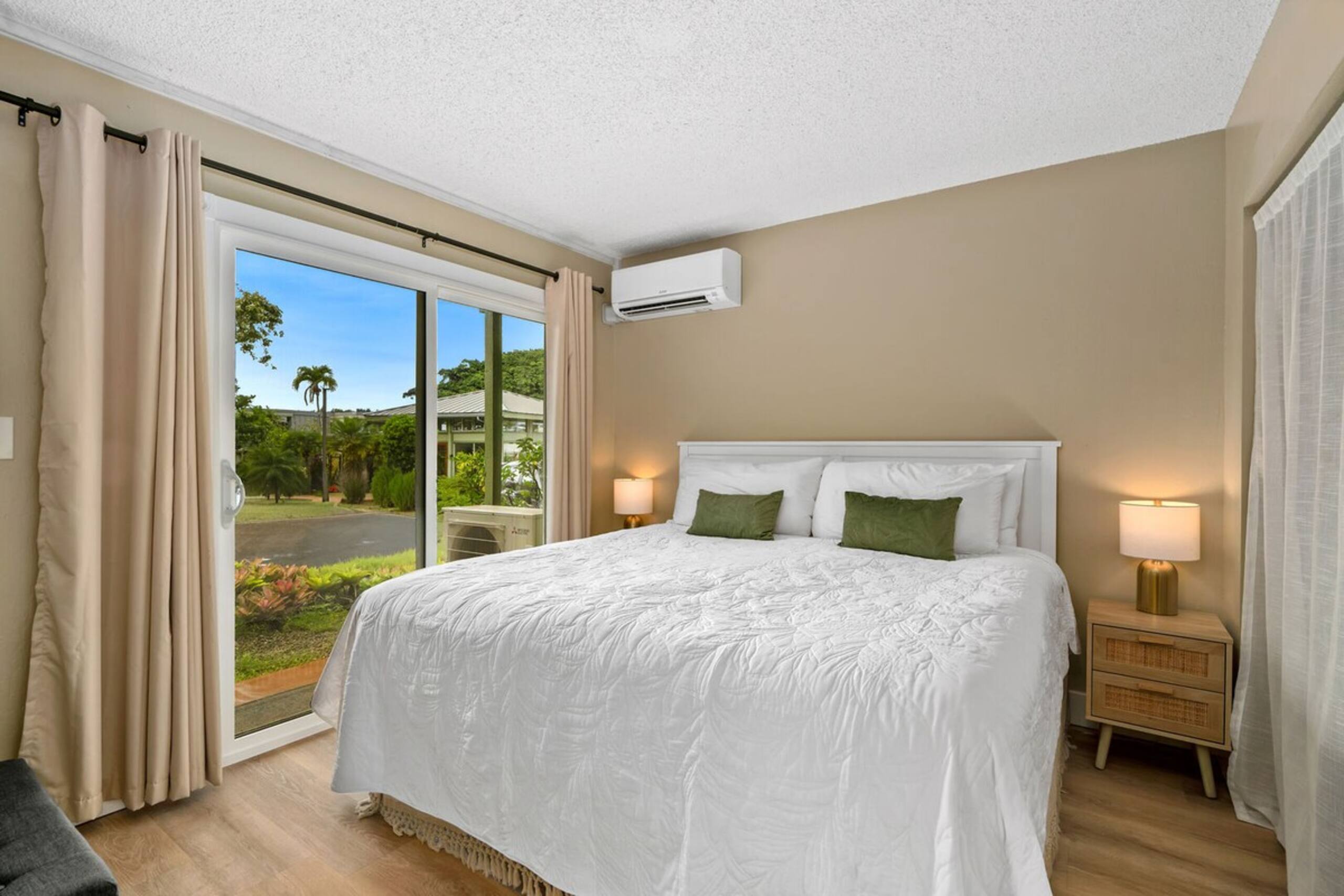 Relaxing Princeville Stay w Pool, AC & Comfort - Photo 11
