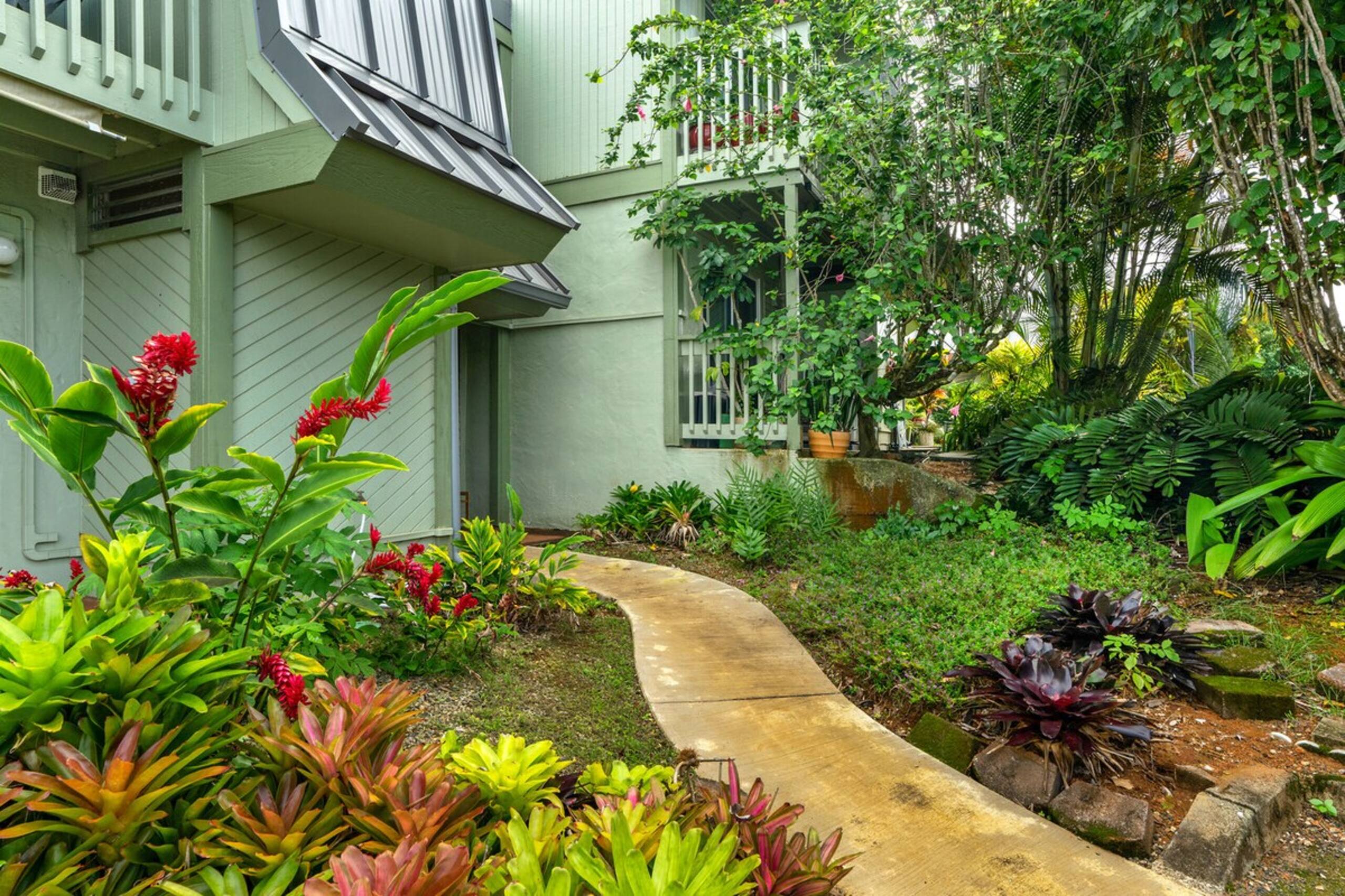 Relaxing Princeville Stay w Pool, AC & Comfort - Photo 20