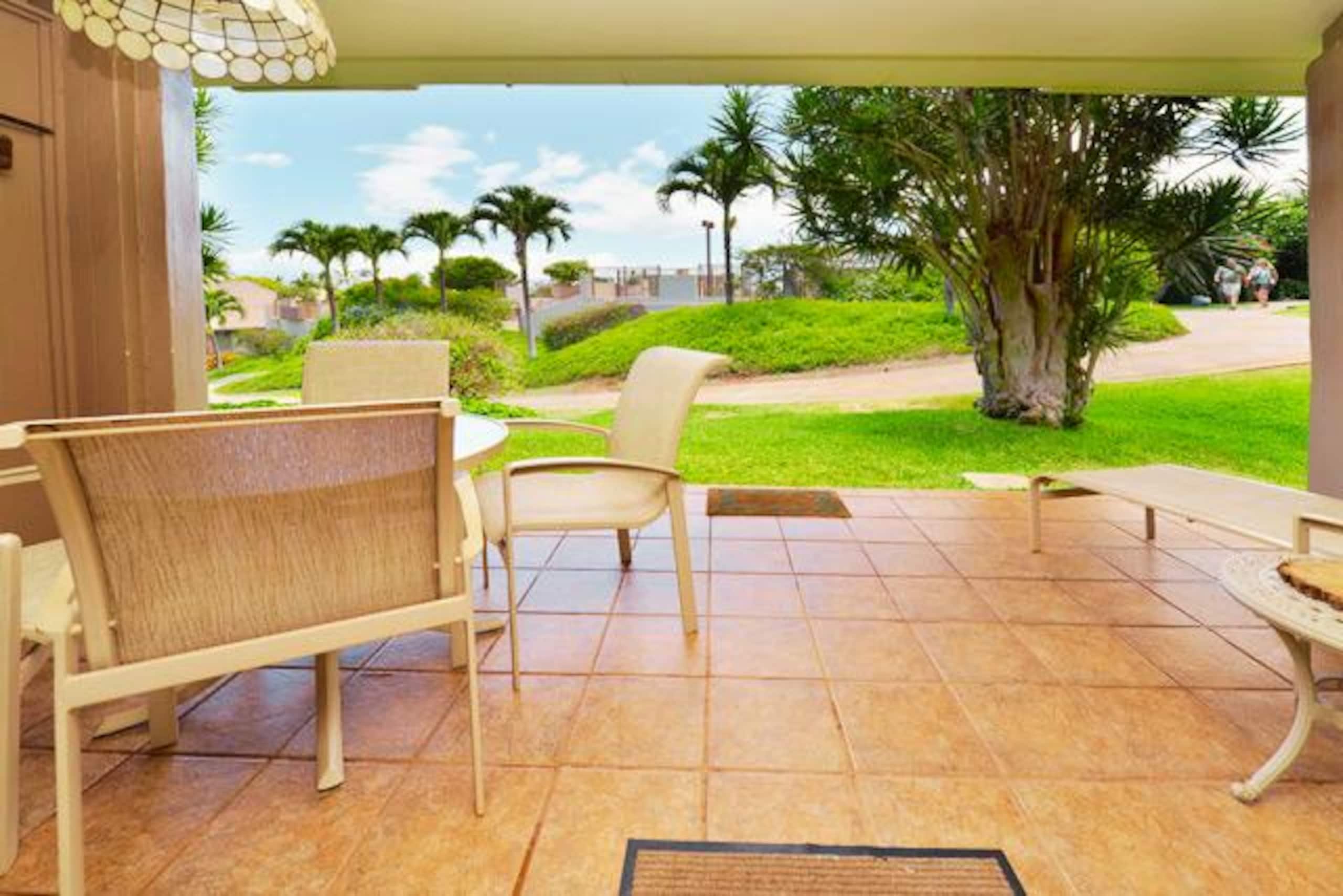 Great Value Walk to Whaler's Village, beachfront - Main photo