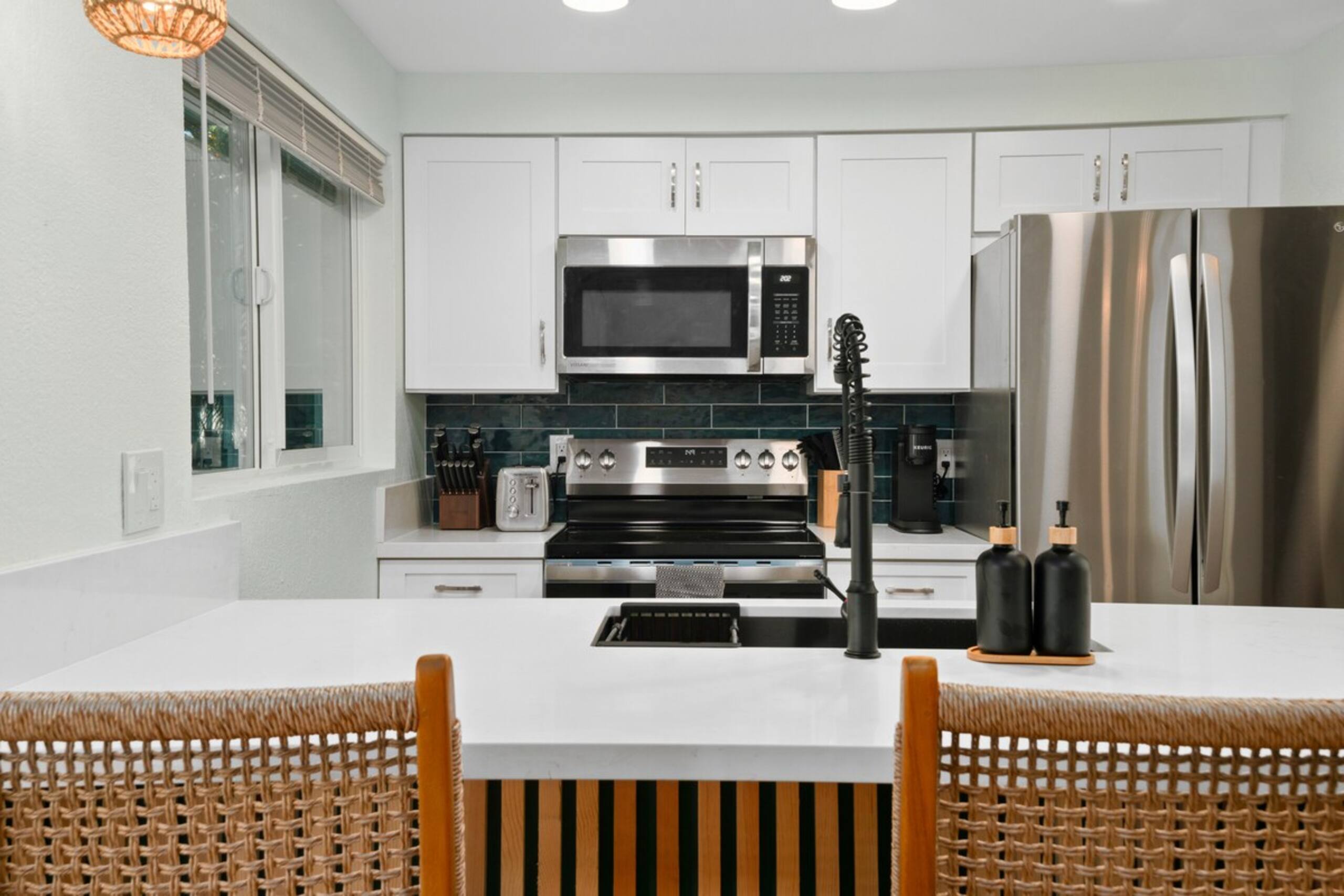 NEW Evergreen Escape • Stylish w/AC, HotTub & Pool - Photo 9