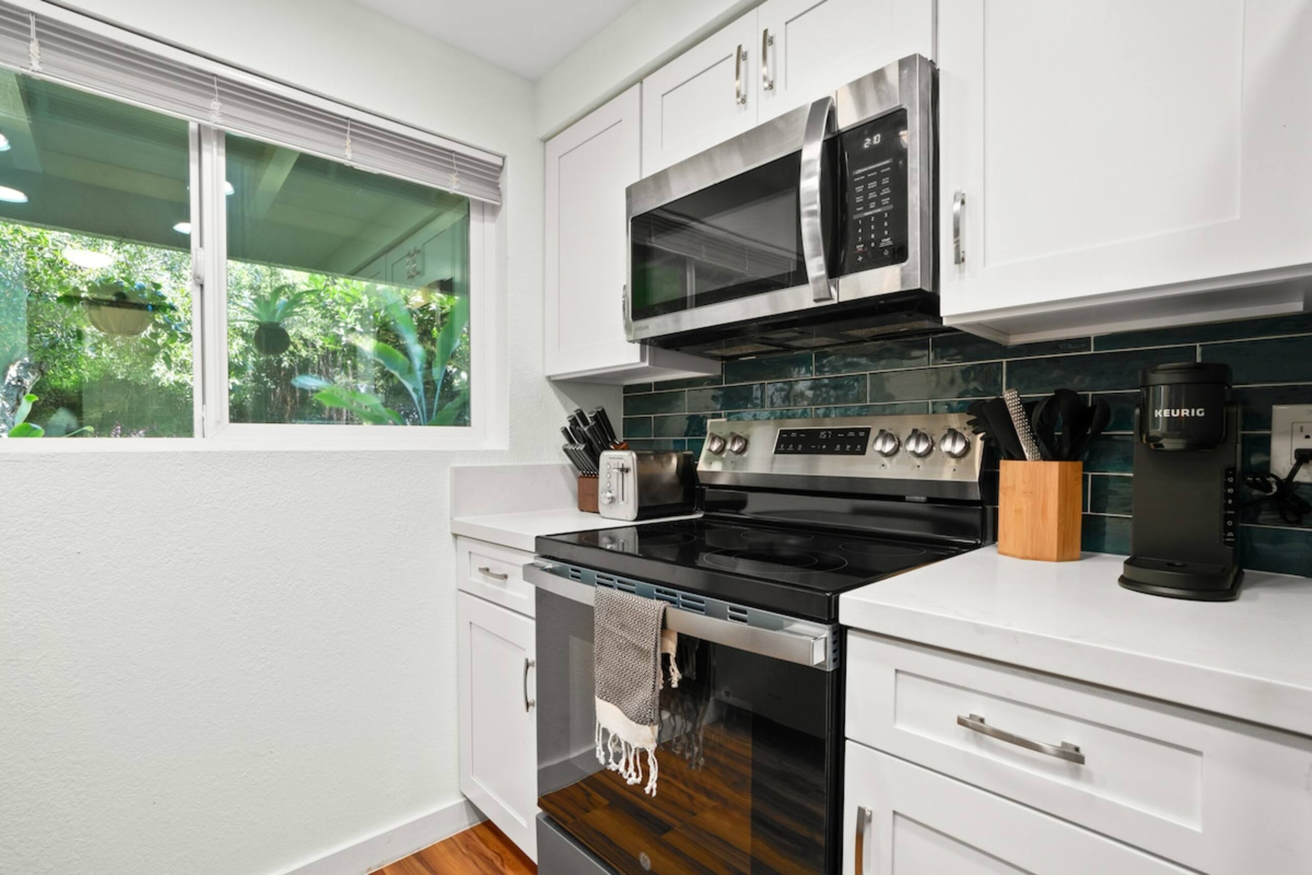 NEW Evergreen Escape • Stylish w/AC, HotTub & Pool - Photo 7