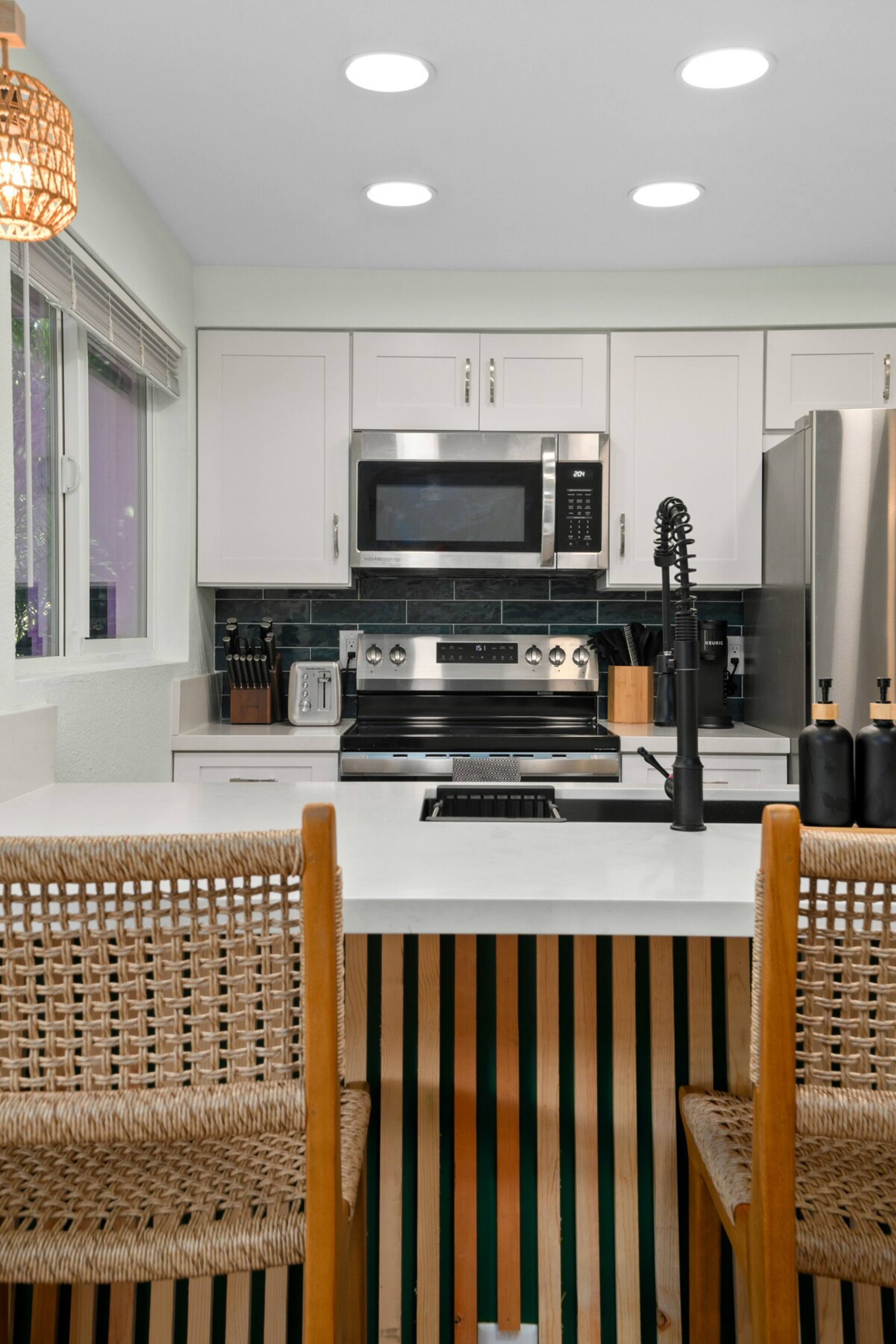 NEW Evergreen Escape • Stylish w/AC, HotTub & Pool - Photo 8