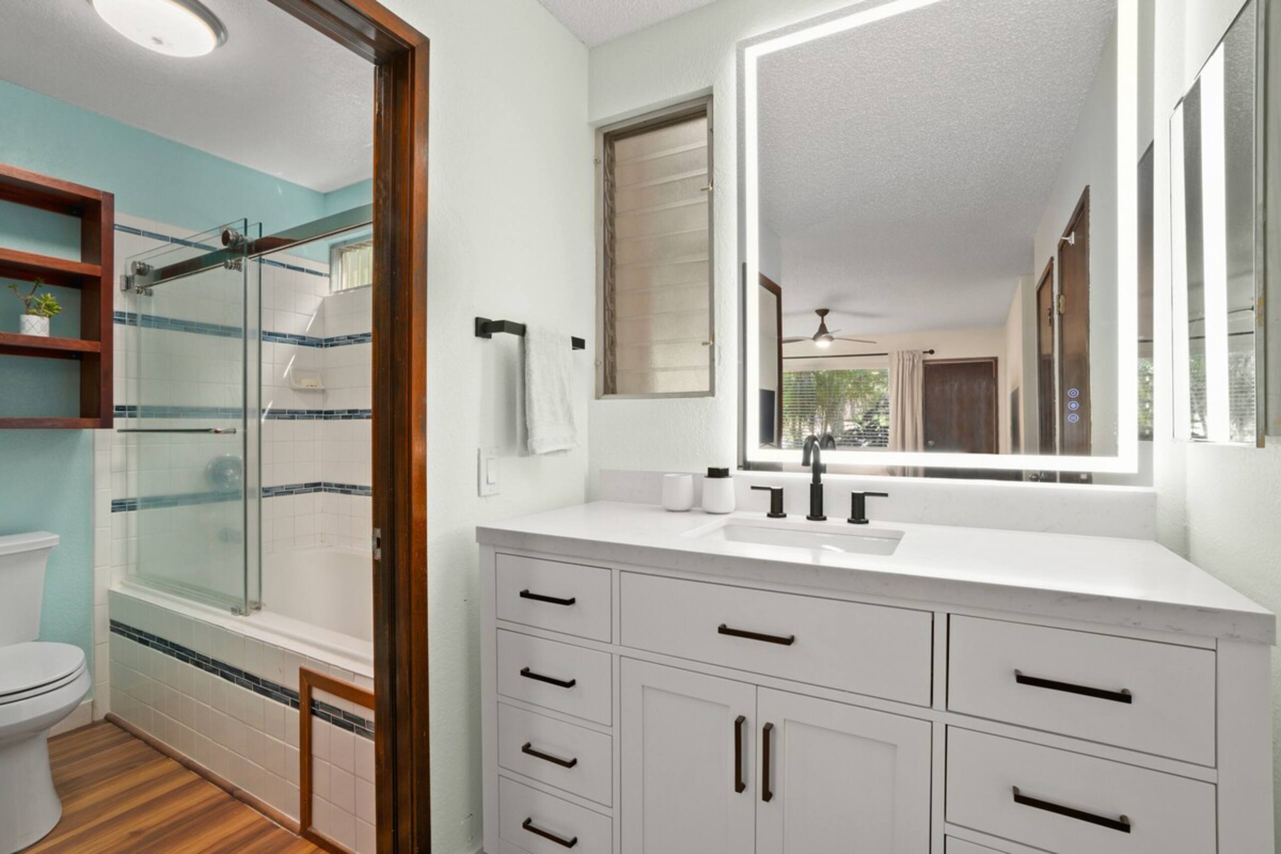 NEW Evergreen Escape • Stylish w/AC, HotTub & Pool - Photo 13