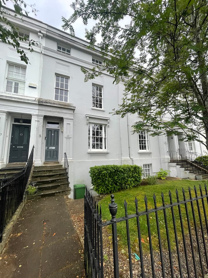 Regency Apartment 2 Story, Freshly Refurbished - チェルトナム