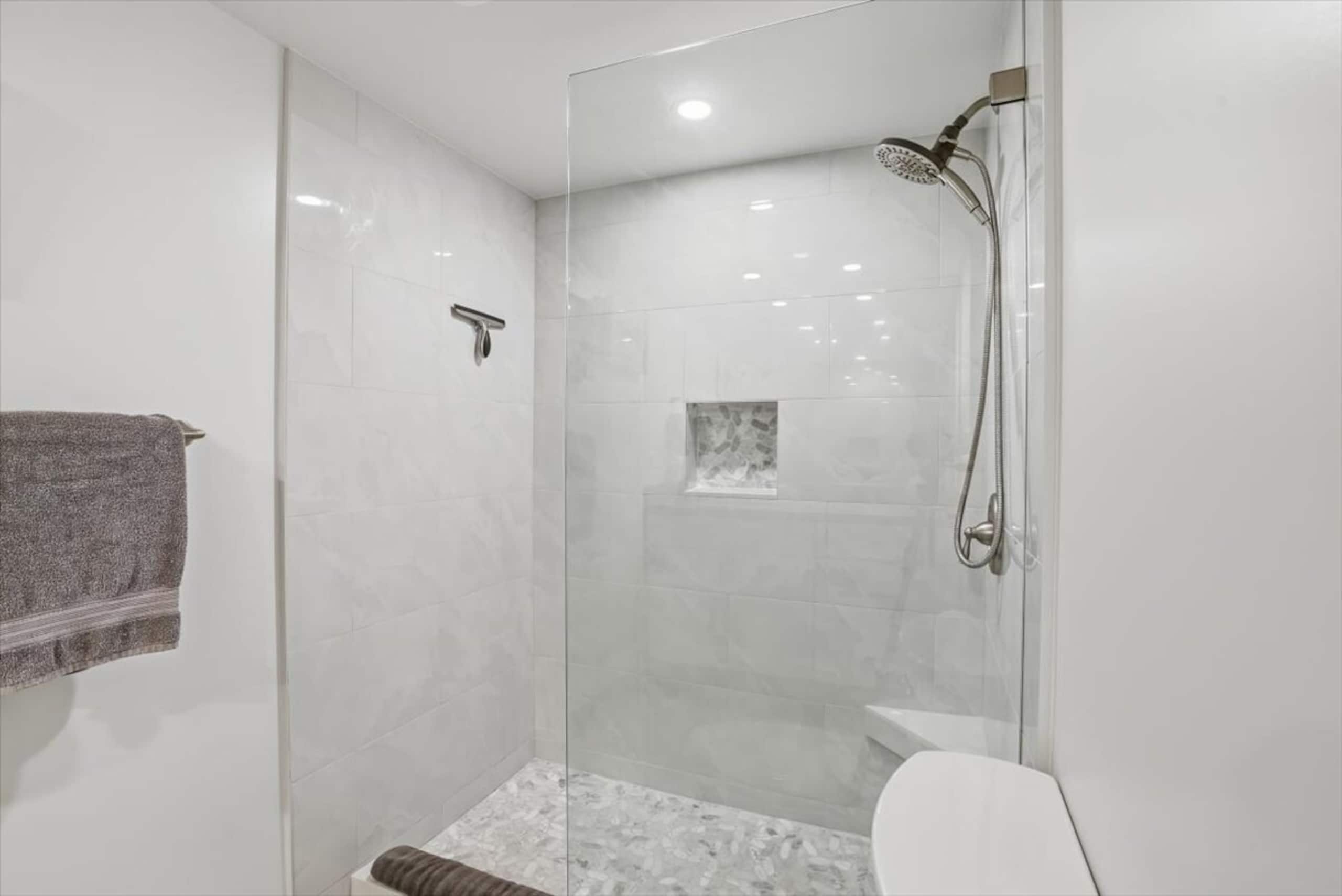 Brand New Remodel-Ocean Views-Well Equipped-AC - Photo 28