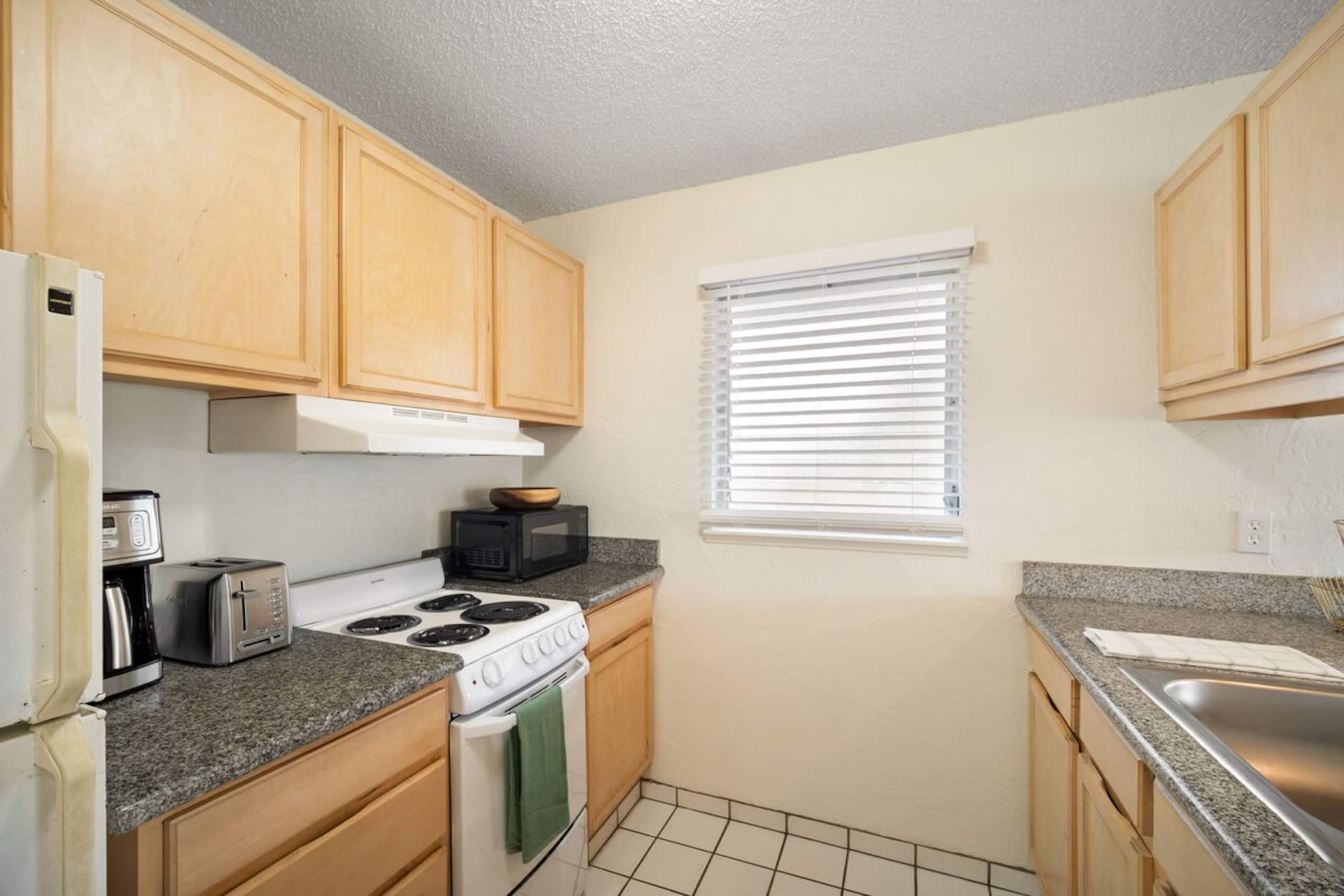 Plantation Hale J1, Ground Floor, End Unit - Photo 5