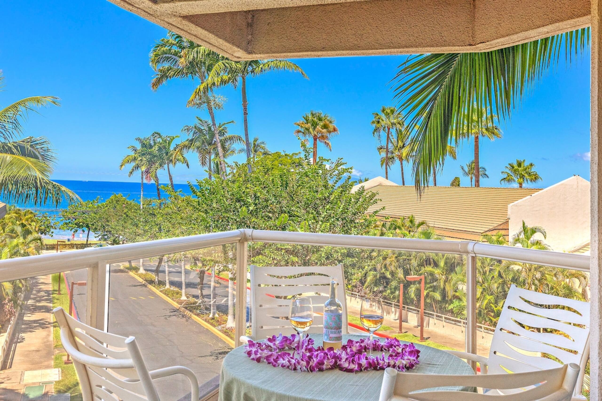 Maui Banyan Beauty, King Bed, Steps to Kam2 Beach - Photo 2