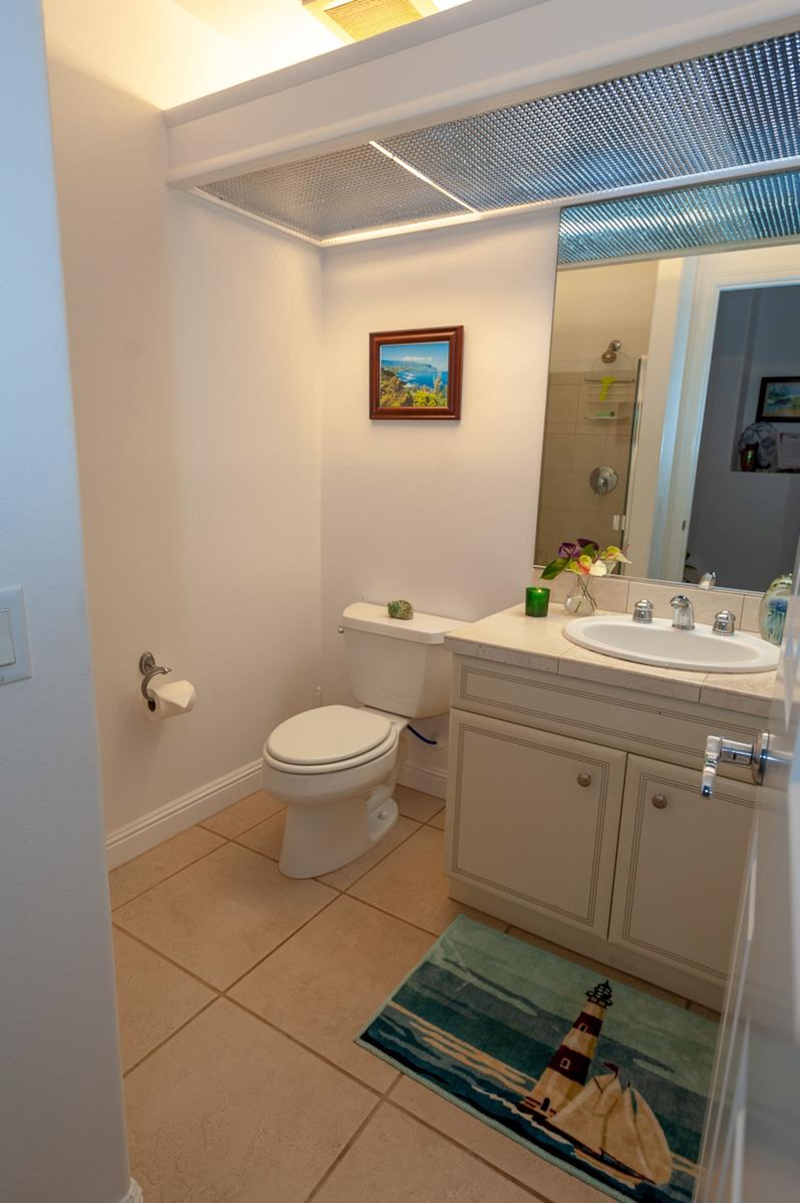 Spacious Townhome in Quiet Neighborhood - Photo 17