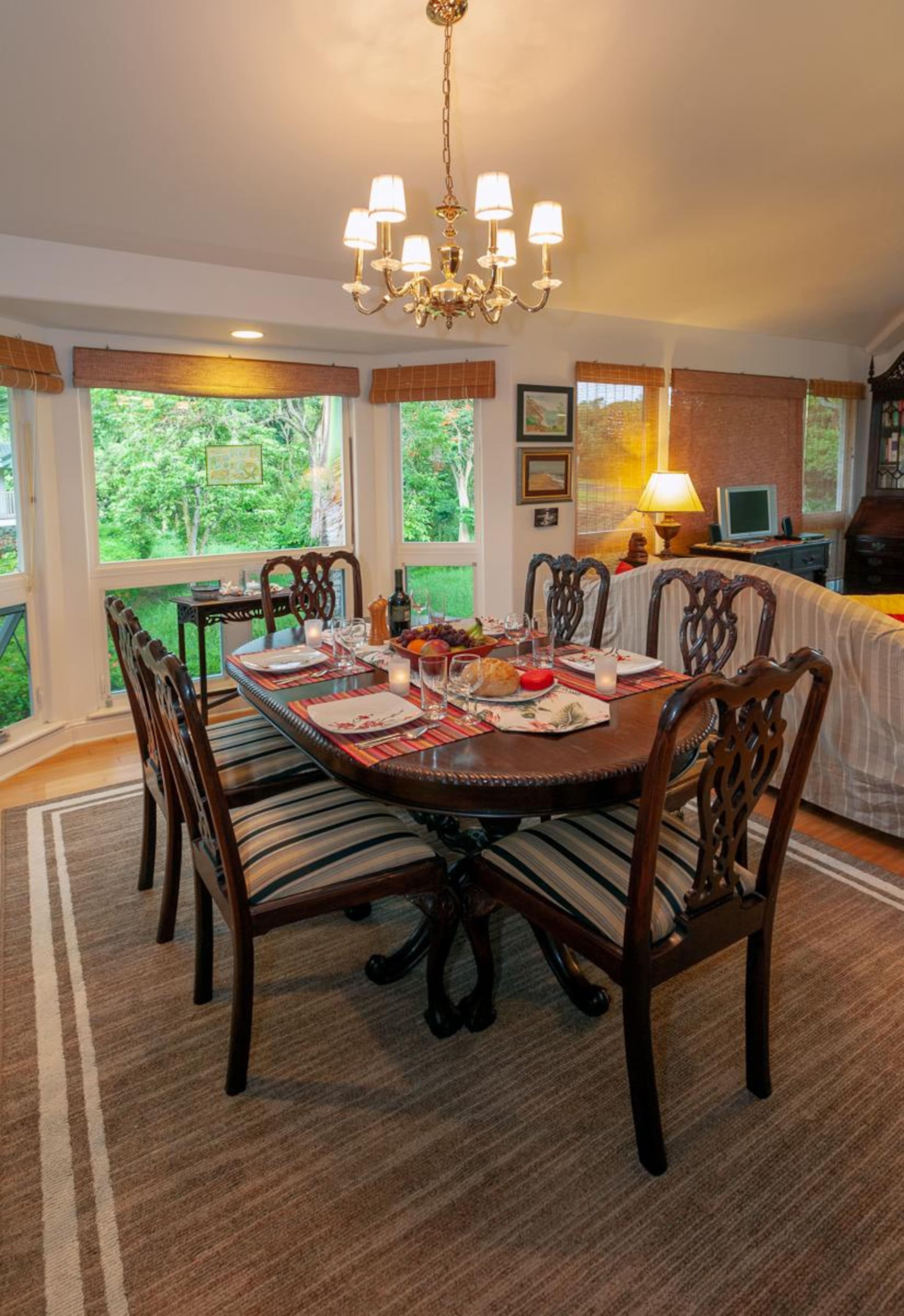 Spacious Townhome in Quiet Neighborhood - Photo 7