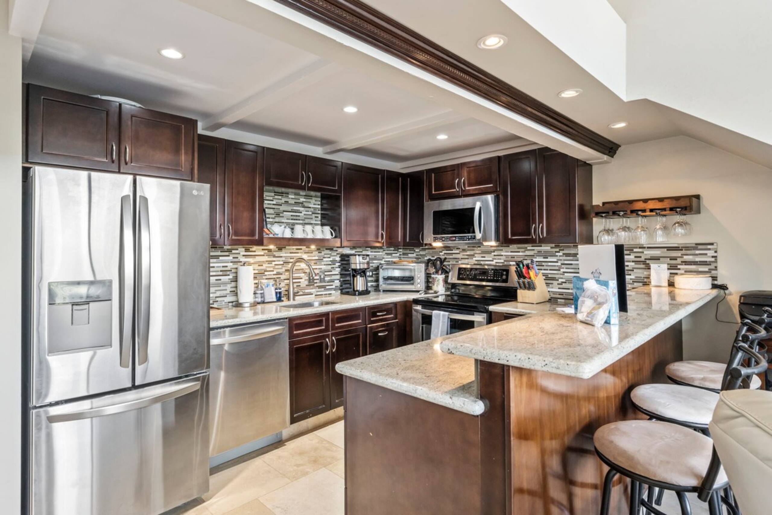 Top Floor updated condo, oceanview, AC, near beach - Photo 5