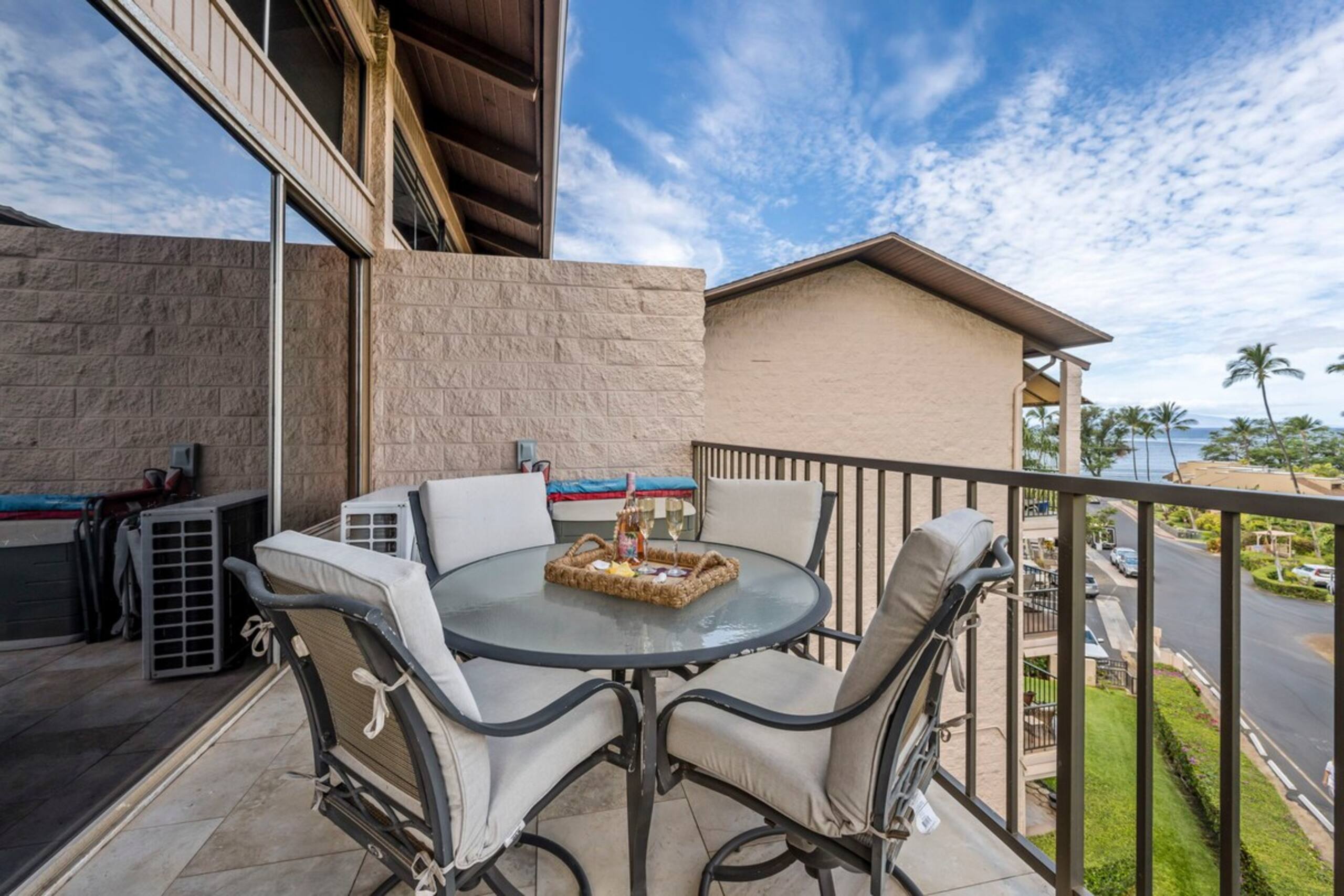 Top Floor updated condo, oceanview, AC, near beach - Photo 10
