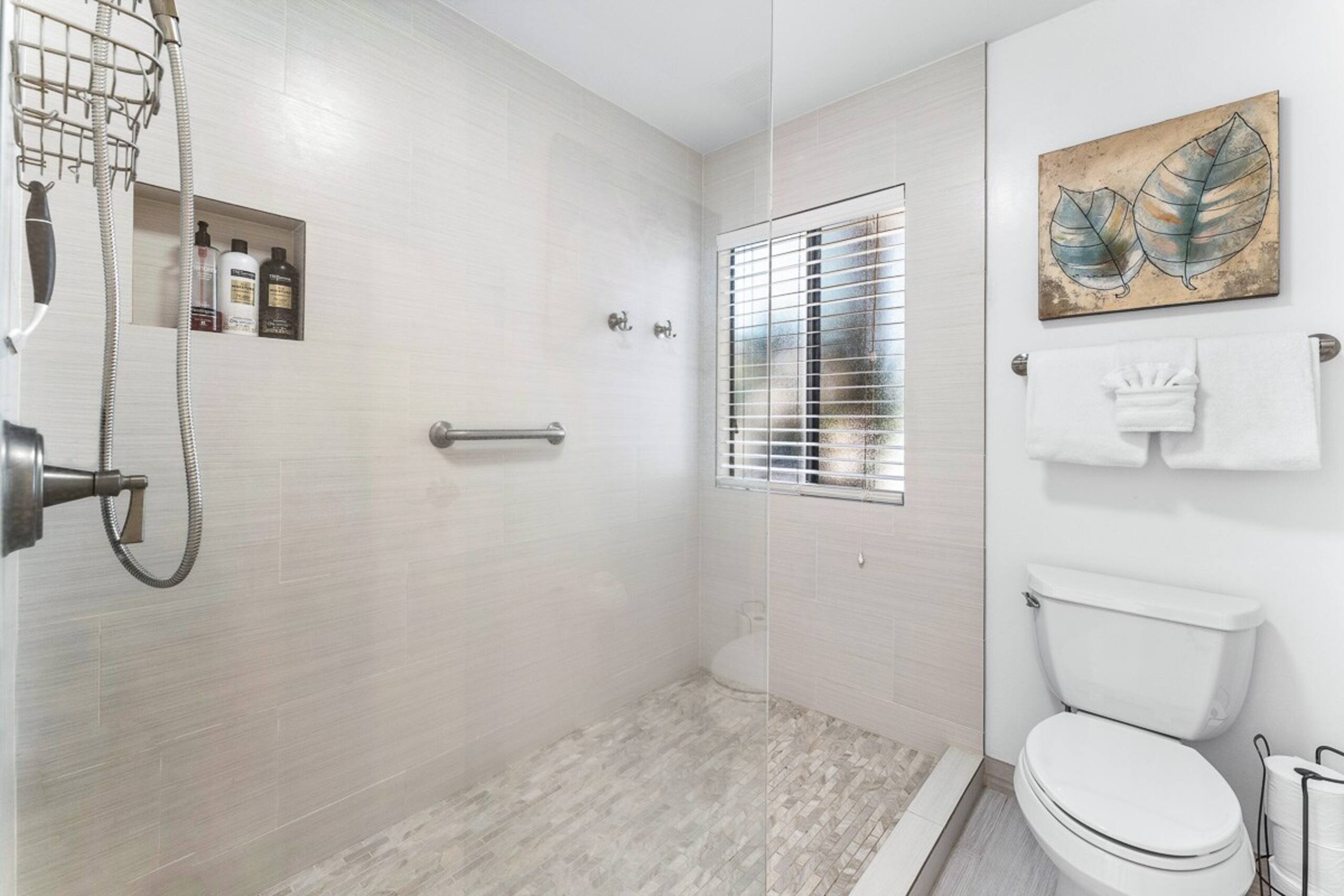 Experience Unmatched Comfort with Magnificent Pano - Photo 23