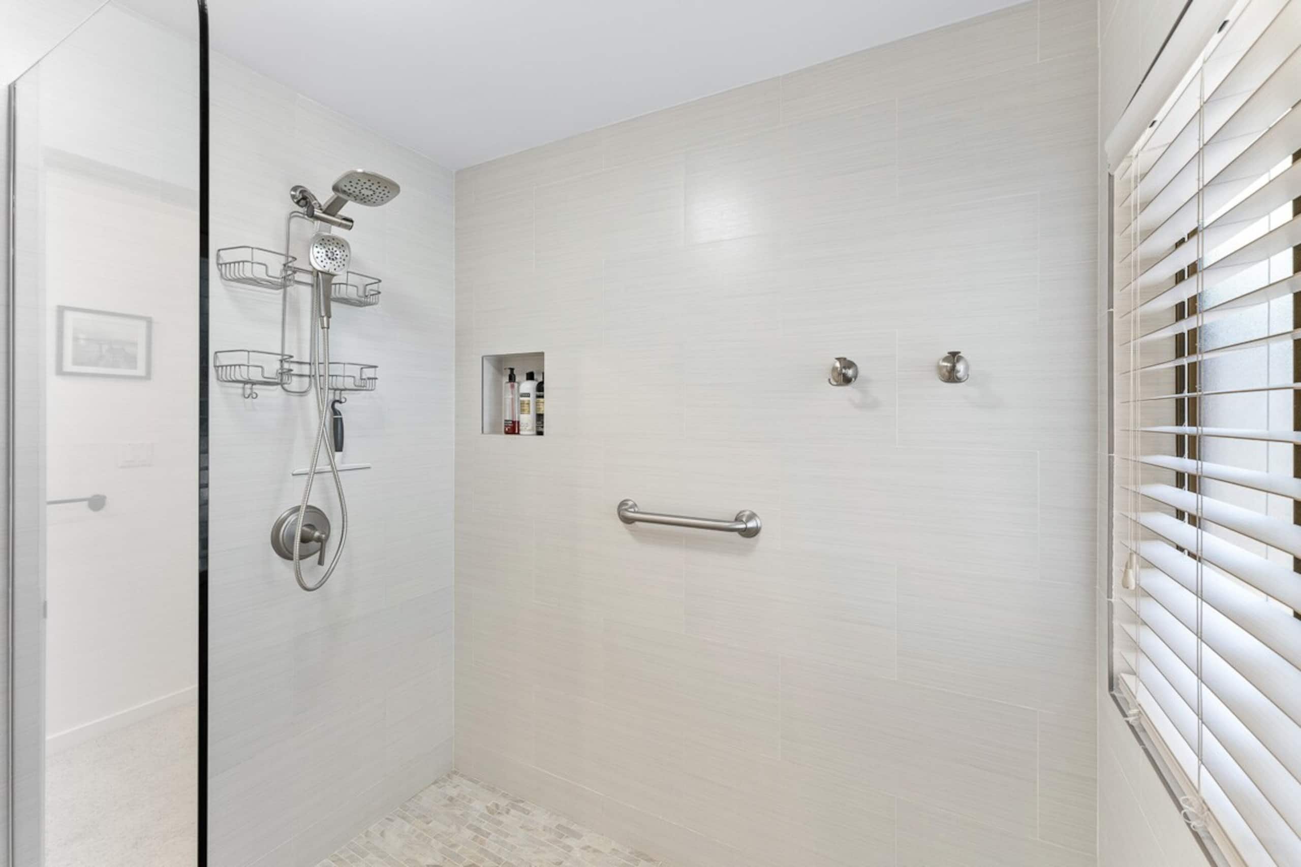 Experience Unmatched Comfort with Magnificent Pano - Photo 26