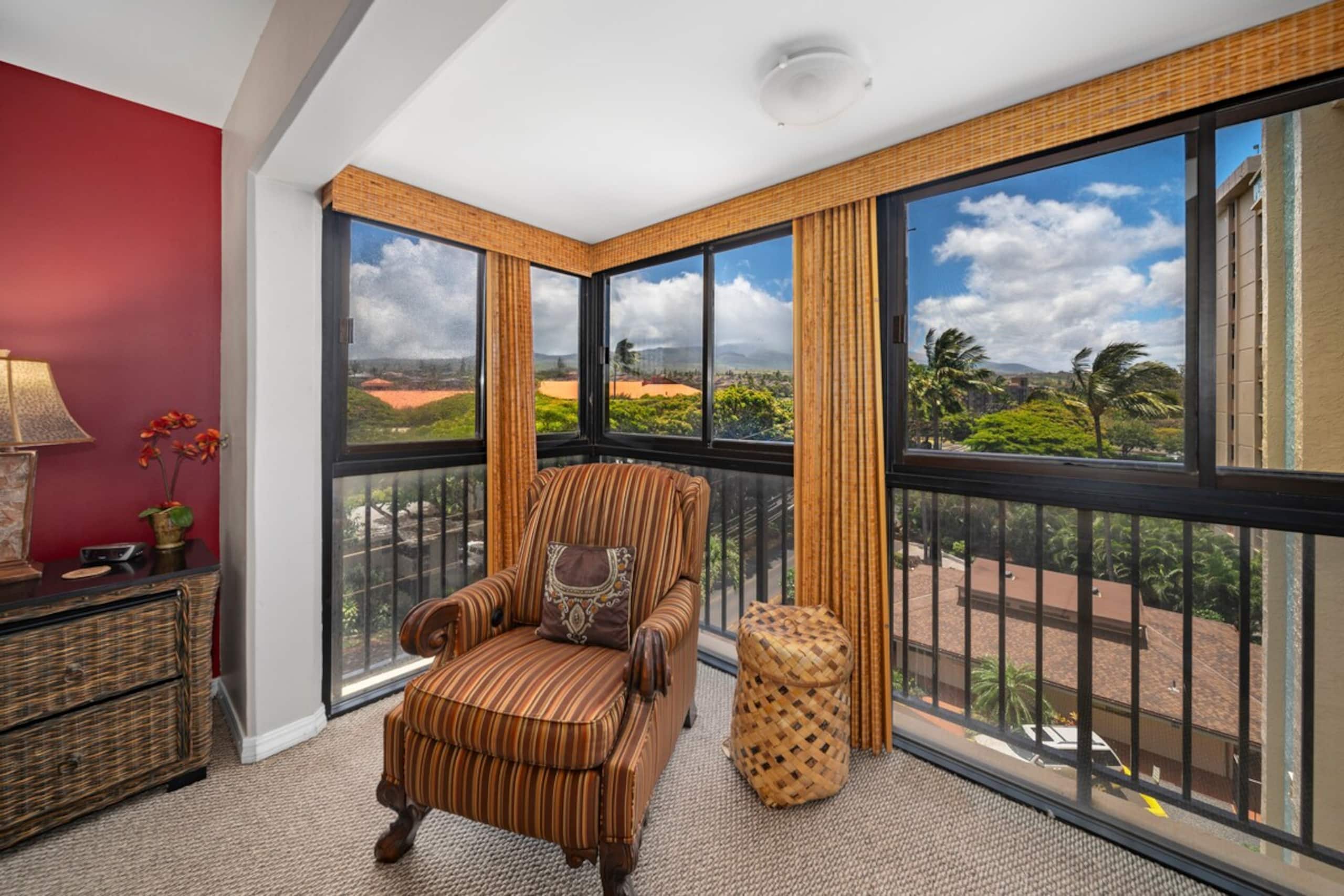 The Zen Den West Maui Oceanfront Balcony Suite - Photo 22