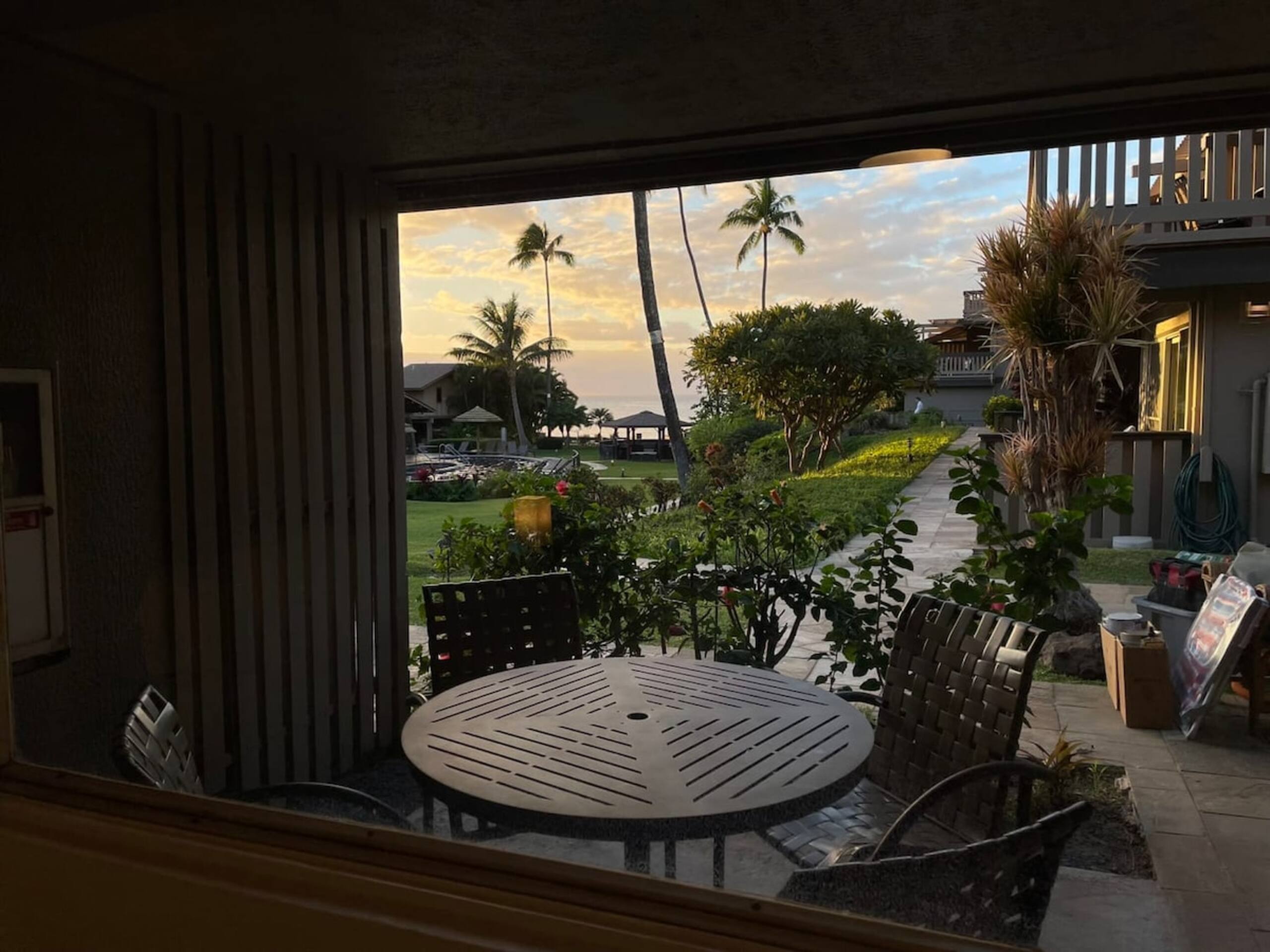 Newly Renovated Kahana Sunset ocean view - Photo 6