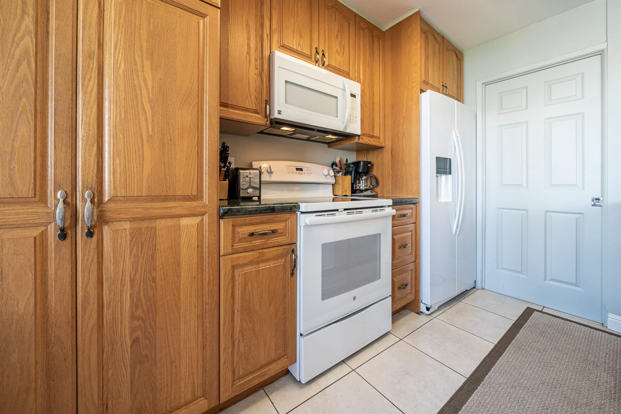 Oceanfront condo w/ pool and hot tub - Photo 14