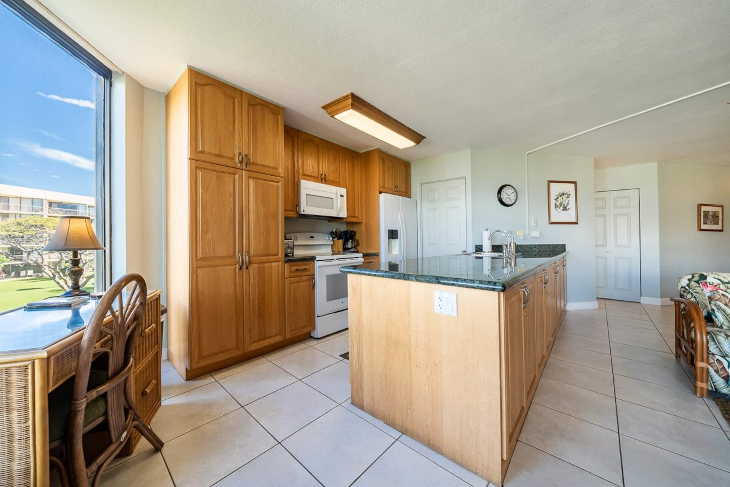 Oceanfront condo w/ pool and hot tub - Photo 11