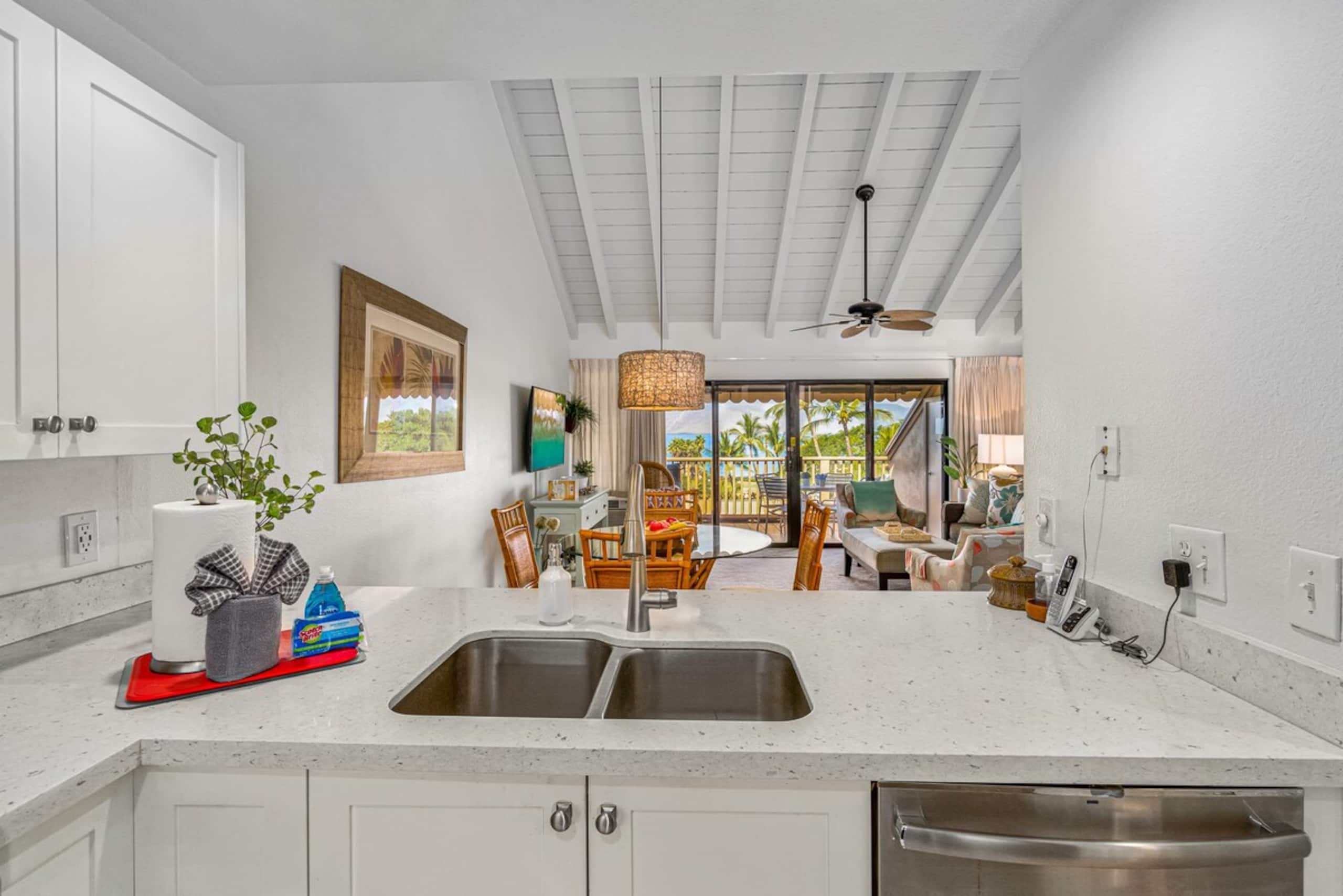 Ocean view condo across Kamaole Beach - Photo 19