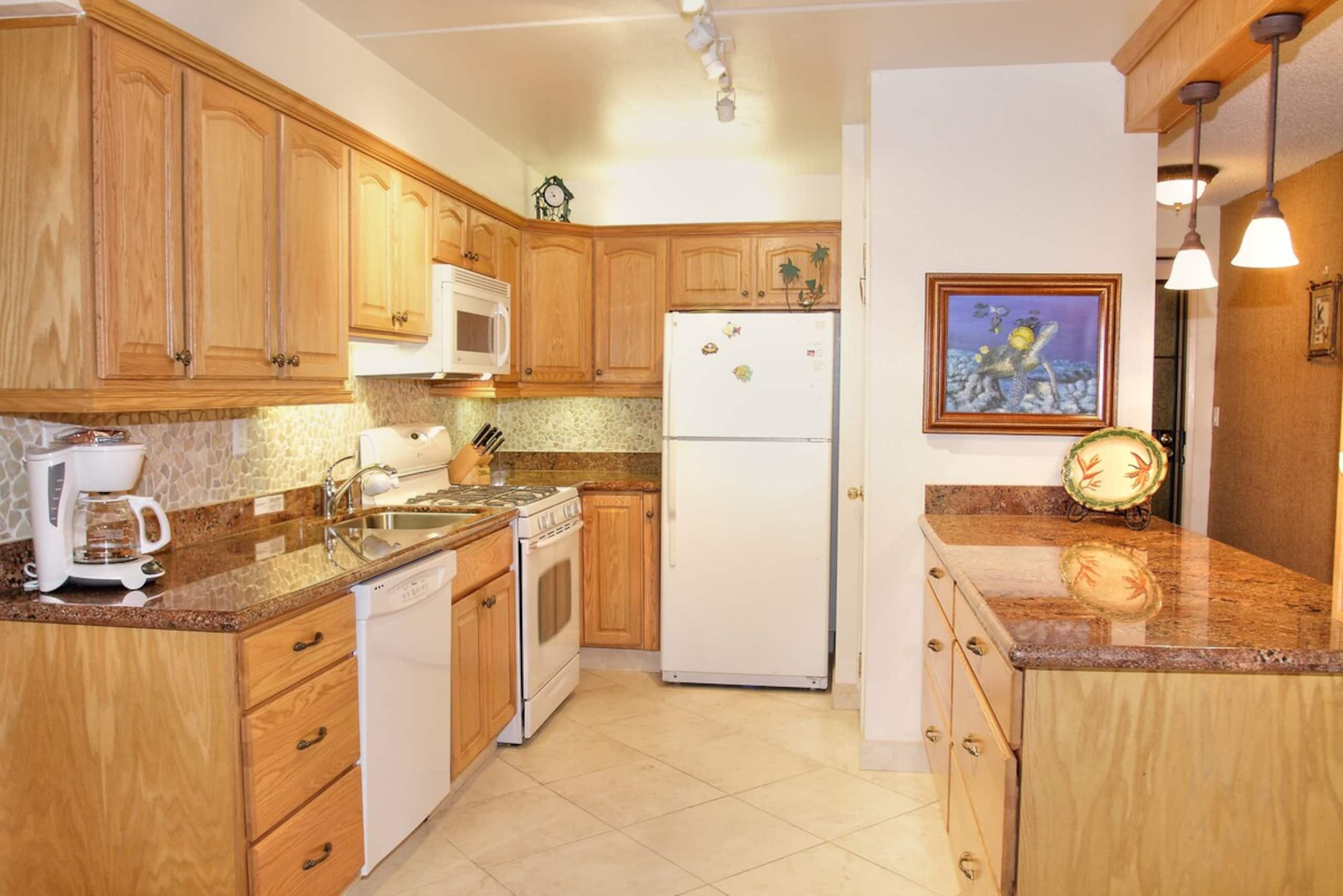 Ground Floor Condo w/ Pool & short walk to Beach - Photo 10