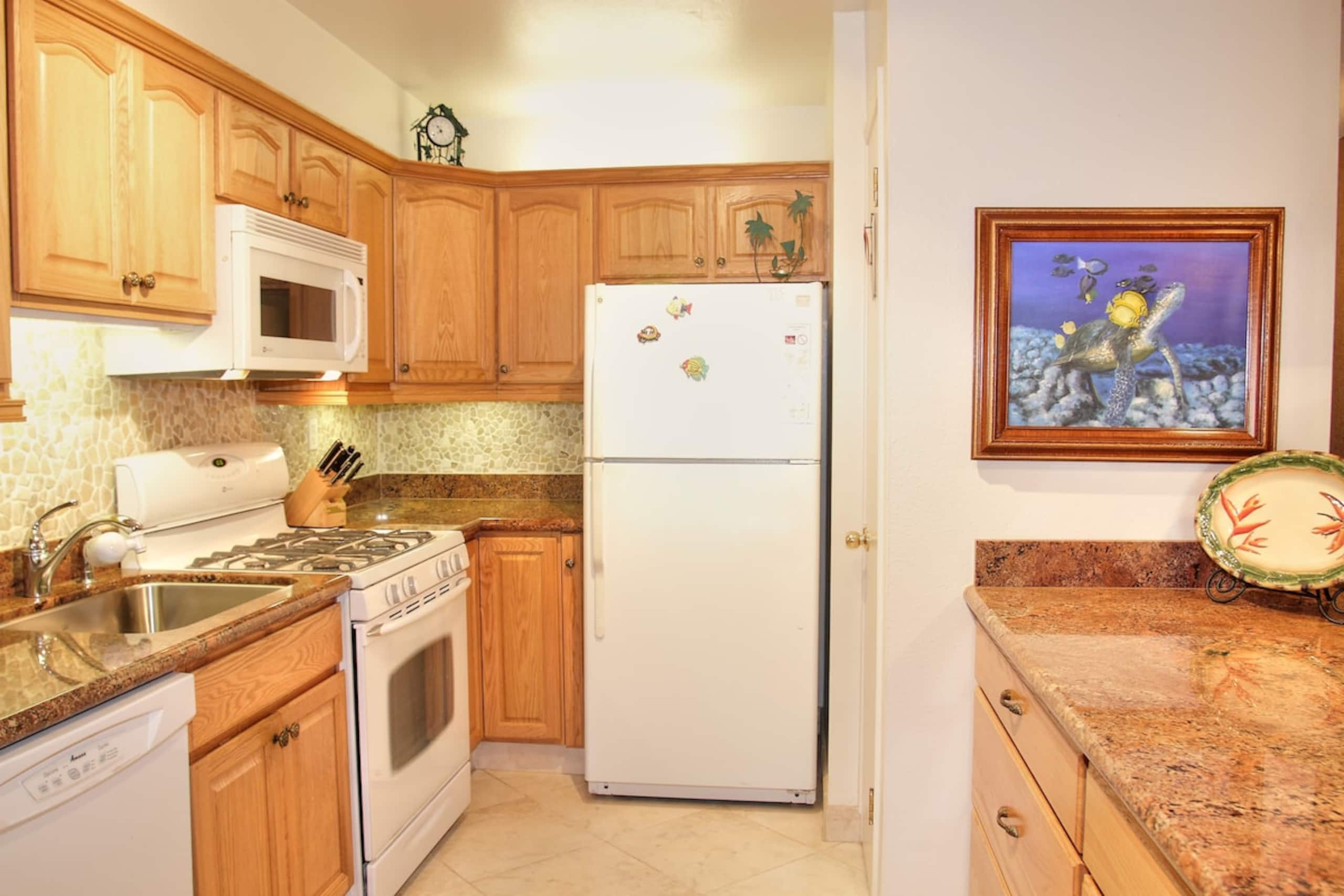 Ground Floor Condo w/ Pool & short walk to Beach - Photo 8
